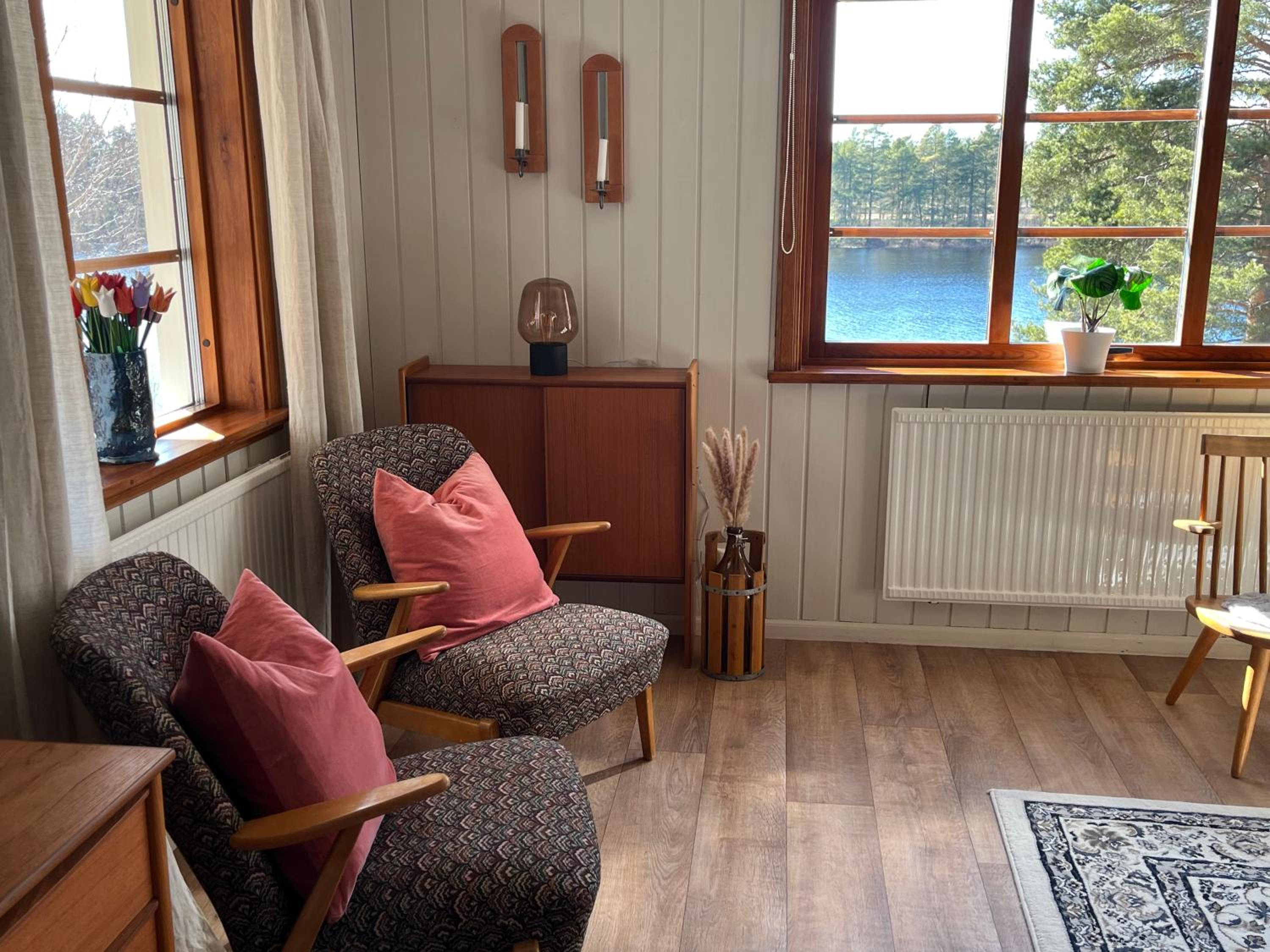 The Pintorp cabin by the lake view 5