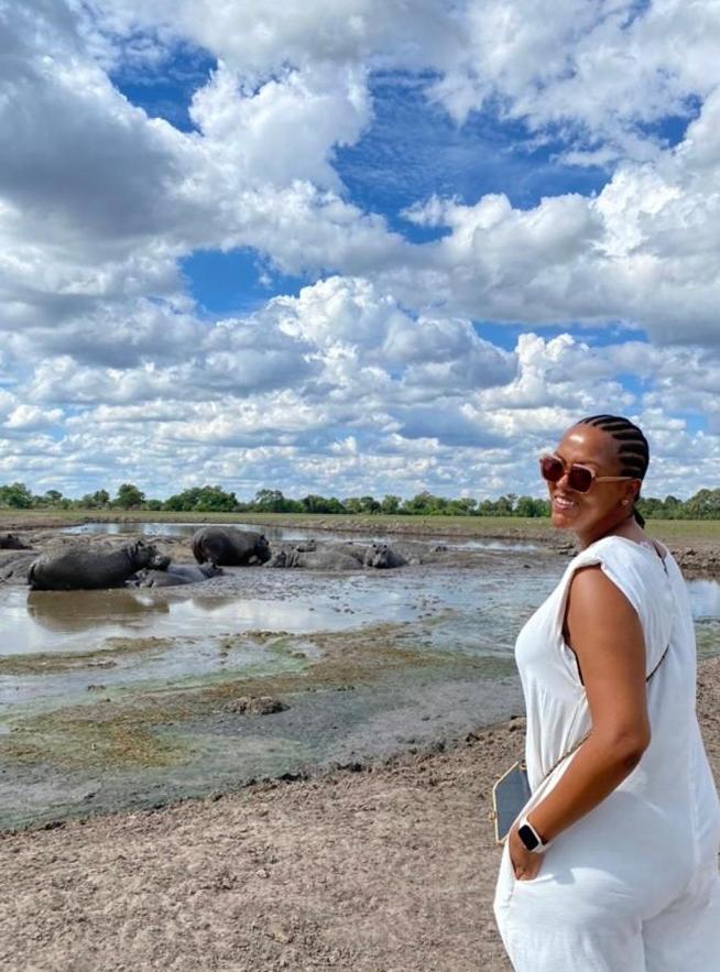 King Bed Hippo Lagoon Off Grid