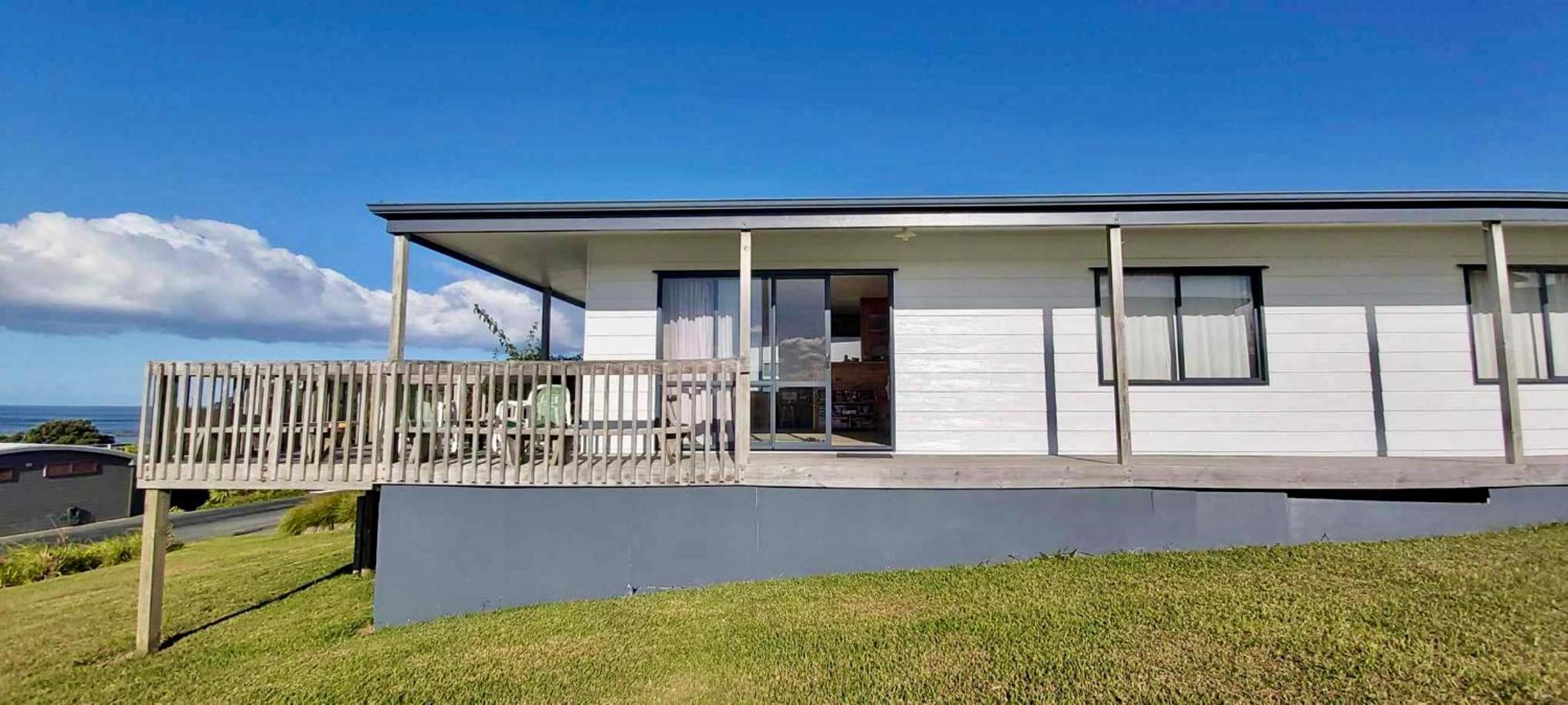 Bay View Bach - Langs Beach Holiday Home