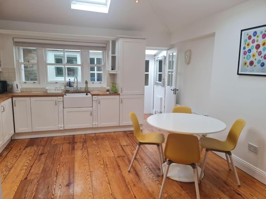 Shelbourne Cottages by RDS&AVIVA