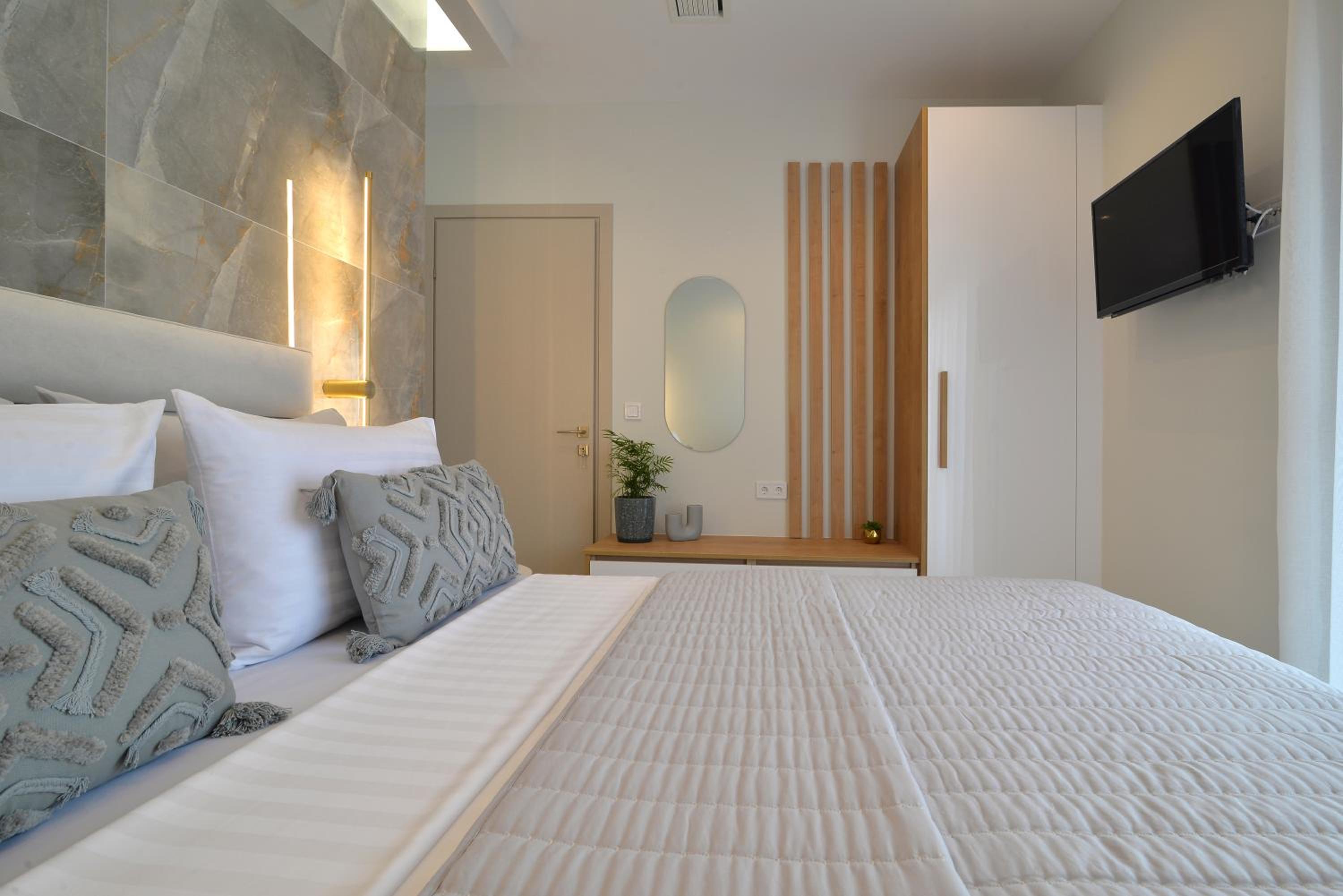 Irida Apartments