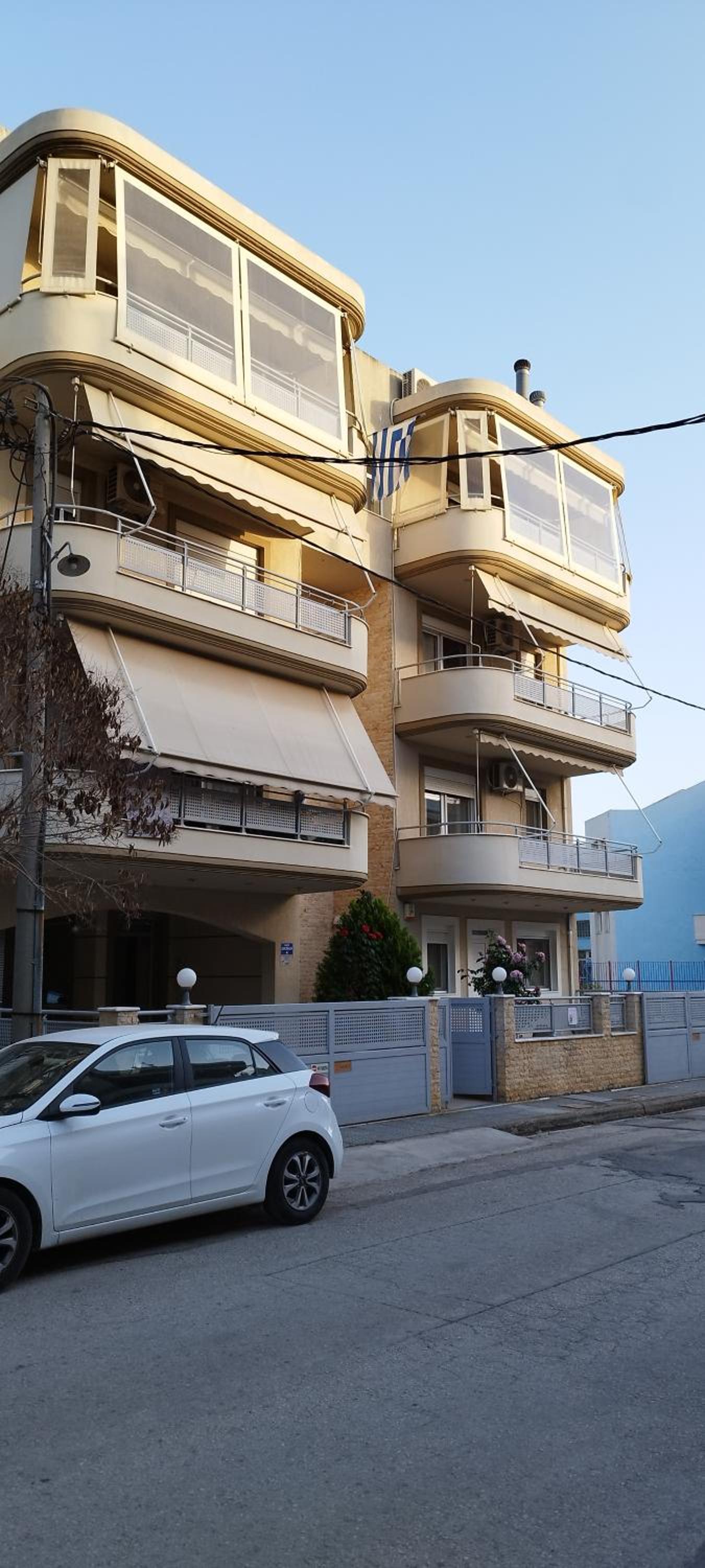 V2 LUX Apartment view 2