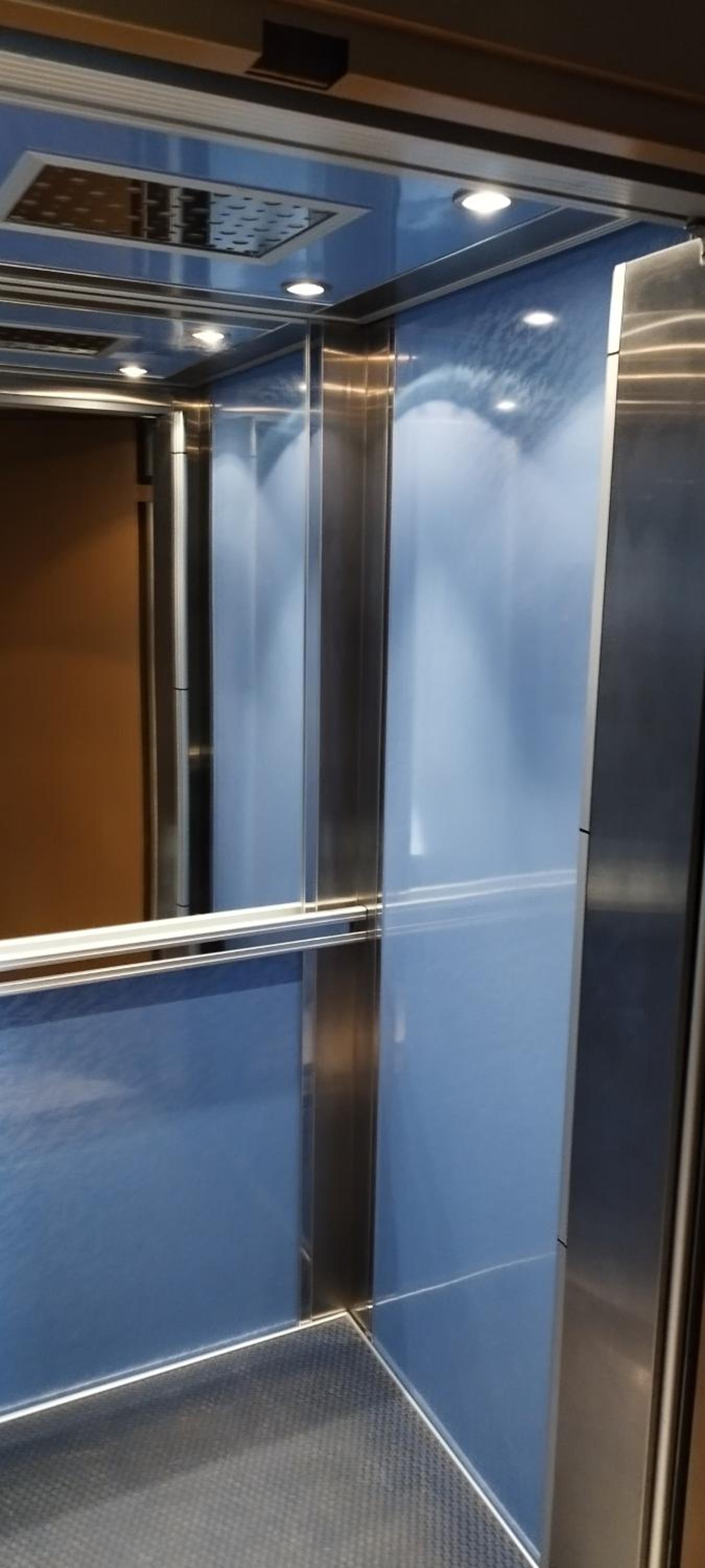 V2 LUX Apartment view 4