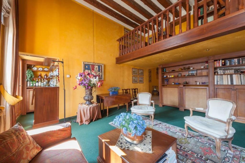 lounge