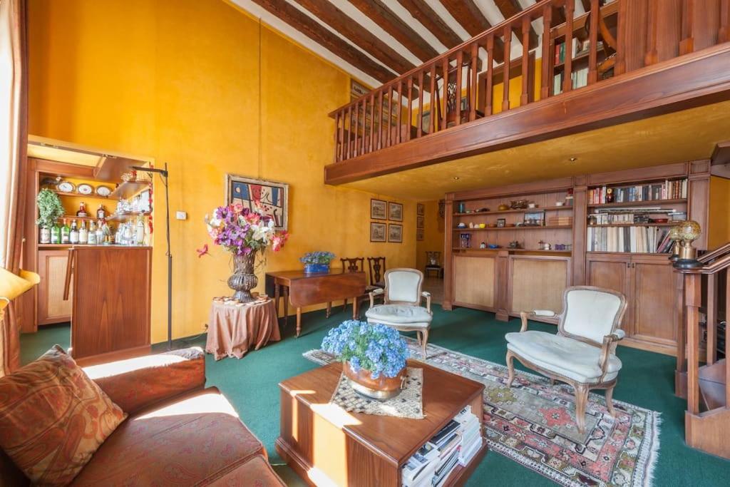 lounge