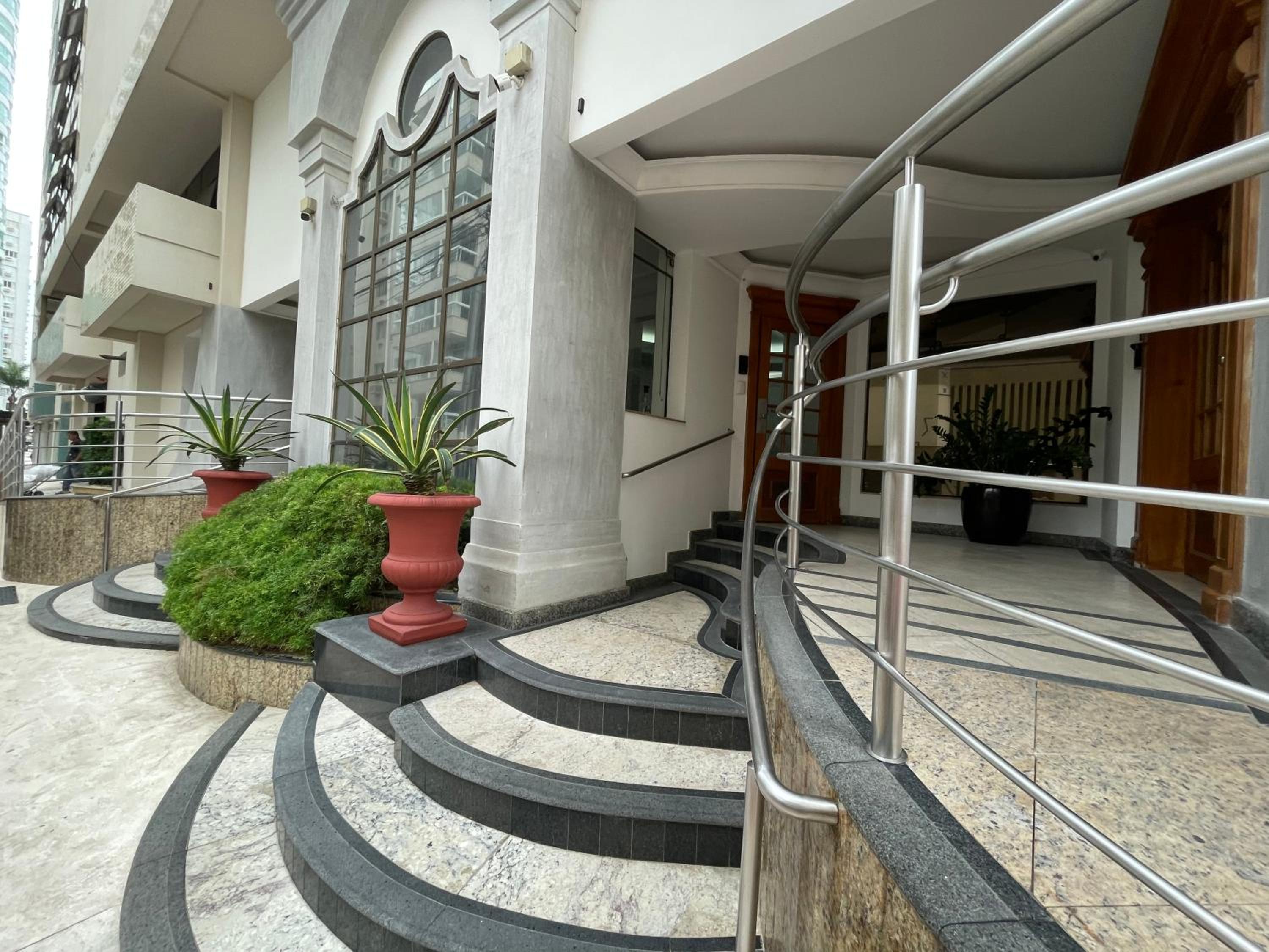 Apto Pé na Areia com Linda Vista da Roda Gigante