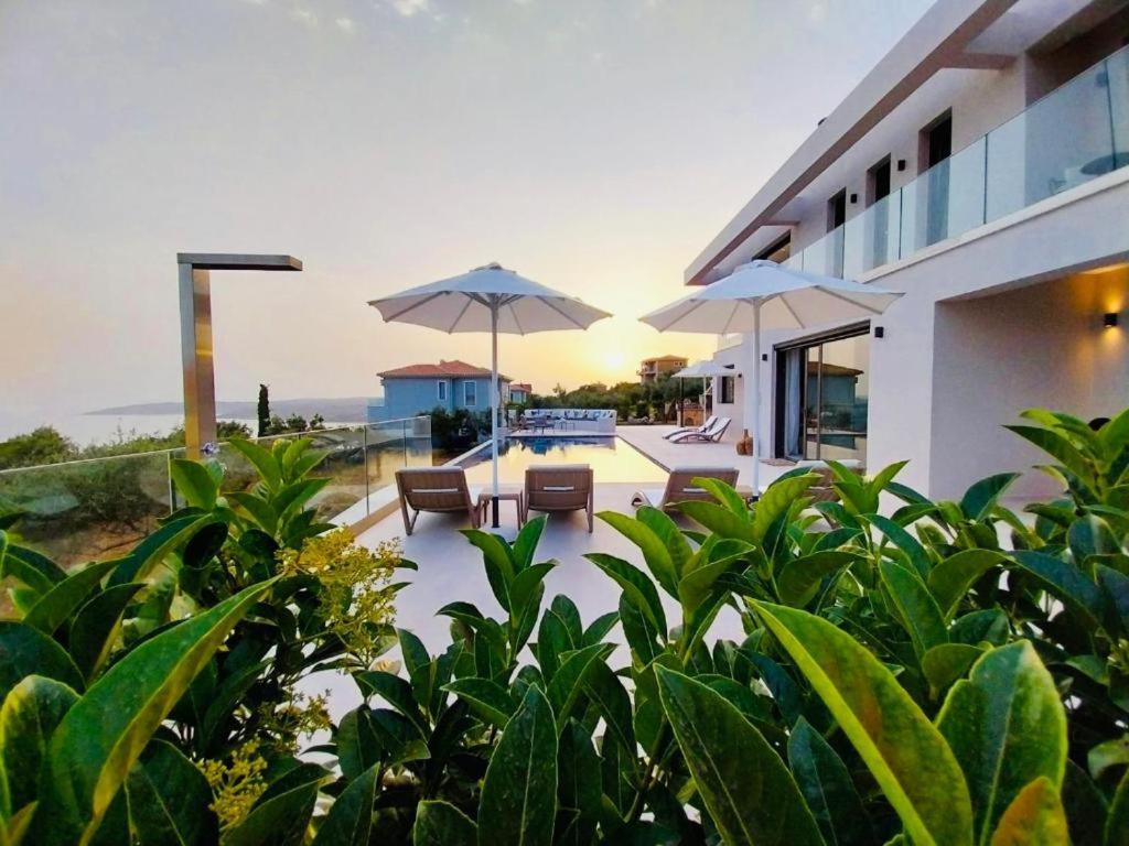 DEOS VILLA