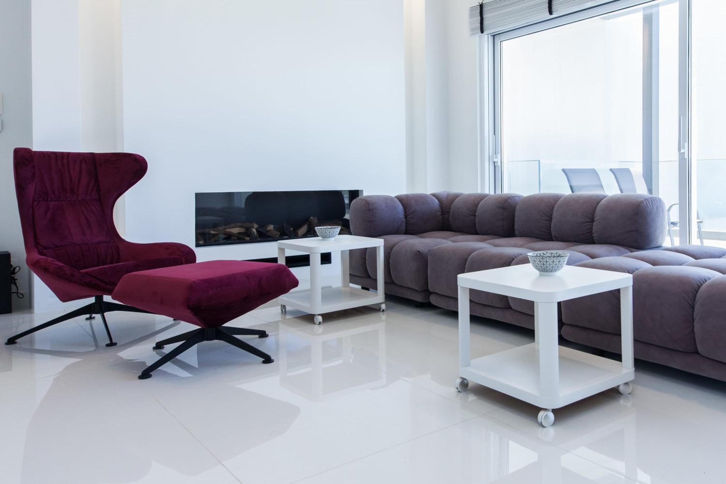 Marousi 2 Bd Modern Luxury Living with Shared Pool