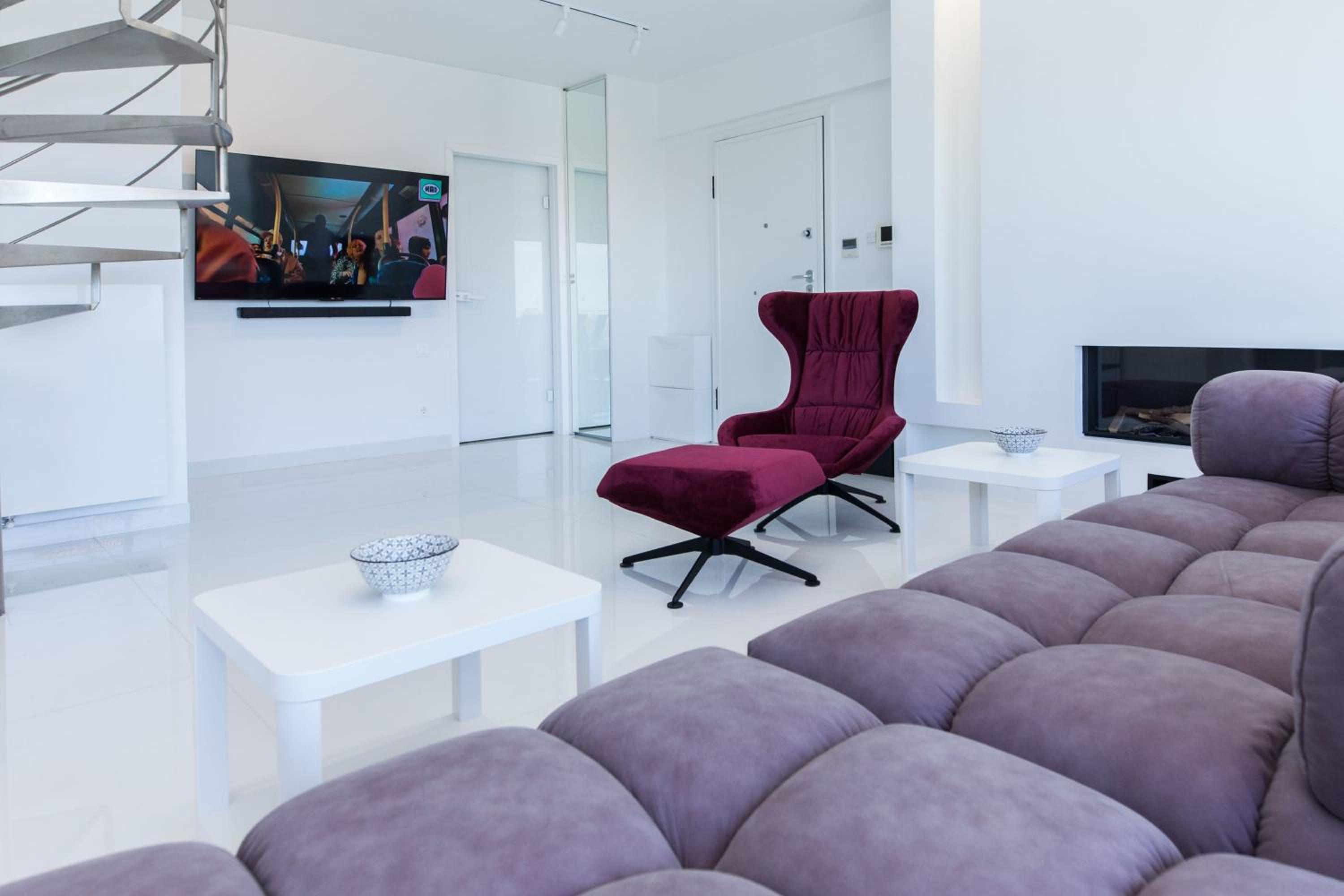 Marousi 2 Bd Modern Luxury Living with Shared Pool