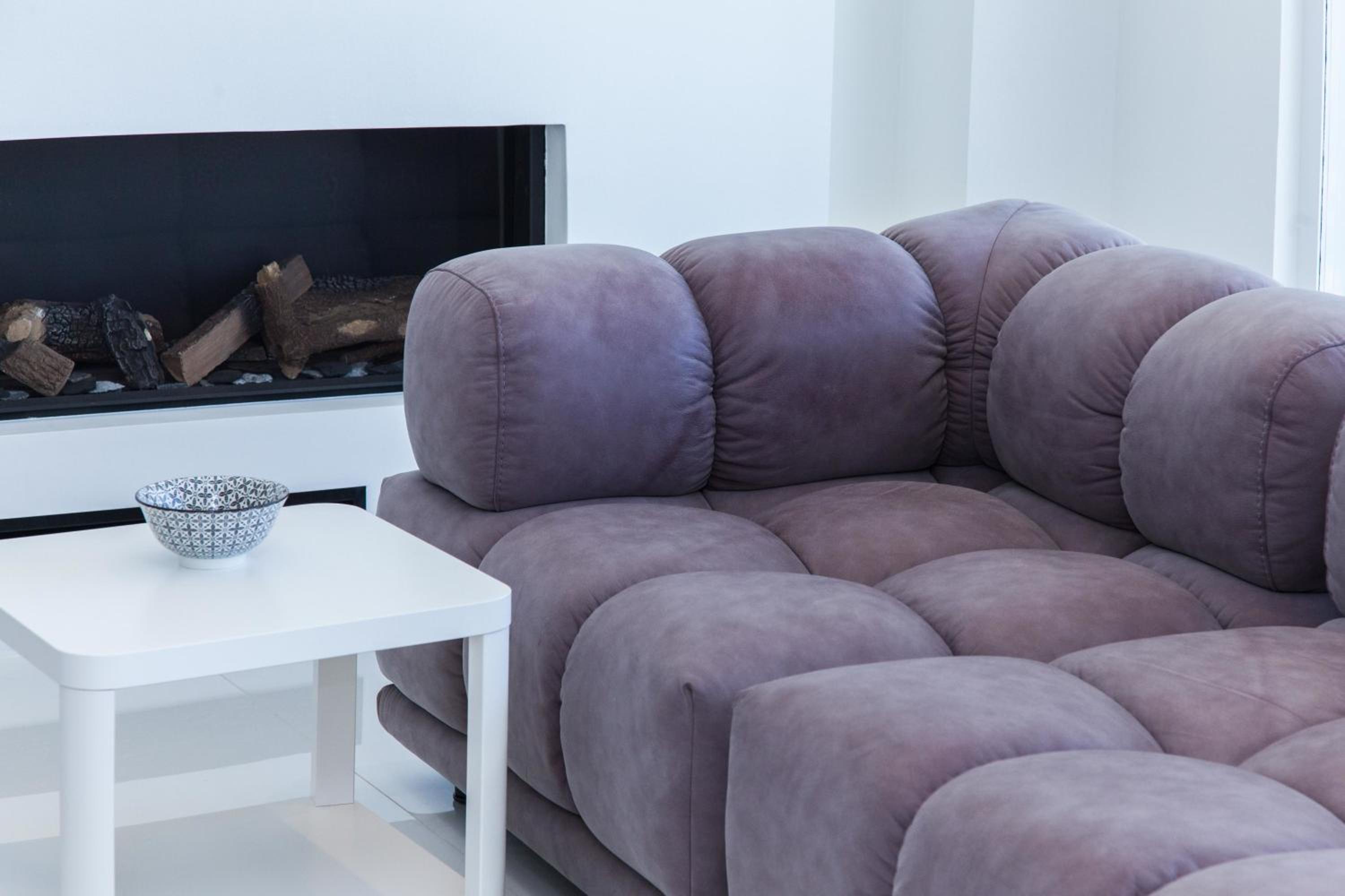 Marousi 2 Bd Modern Luxury Living with Shared Pool