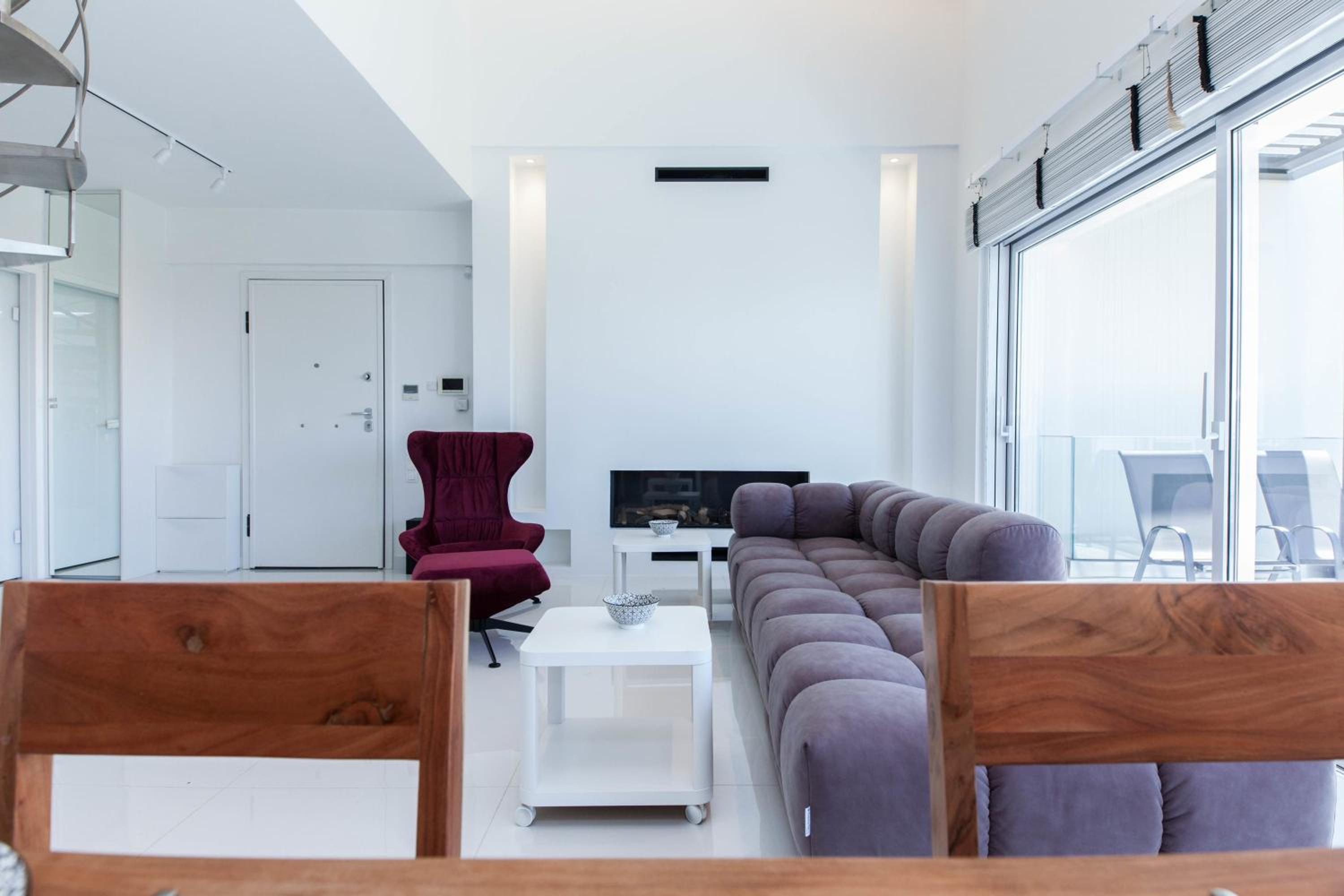 Marousi 2 Bd Modern Luxury Living with Shared Pool