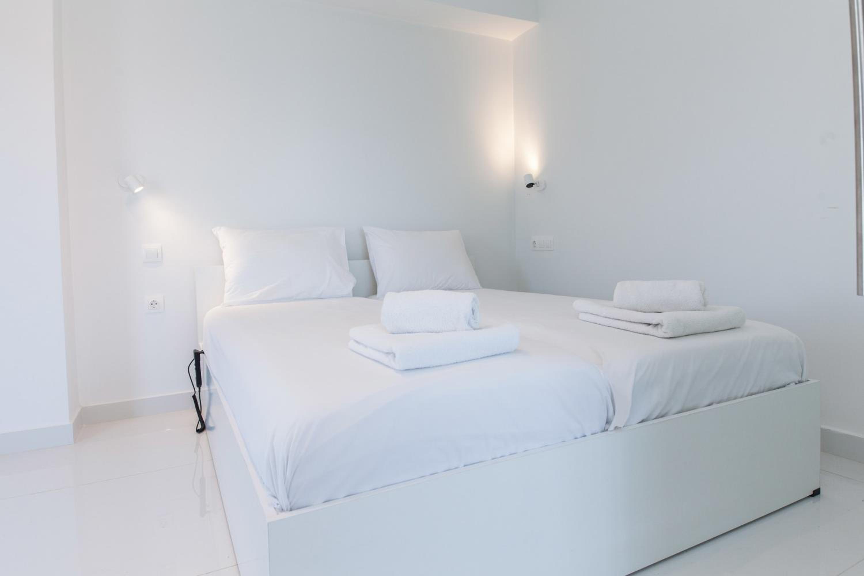 Marousi 2 Bd Modern Luxury Living with Shared Pool