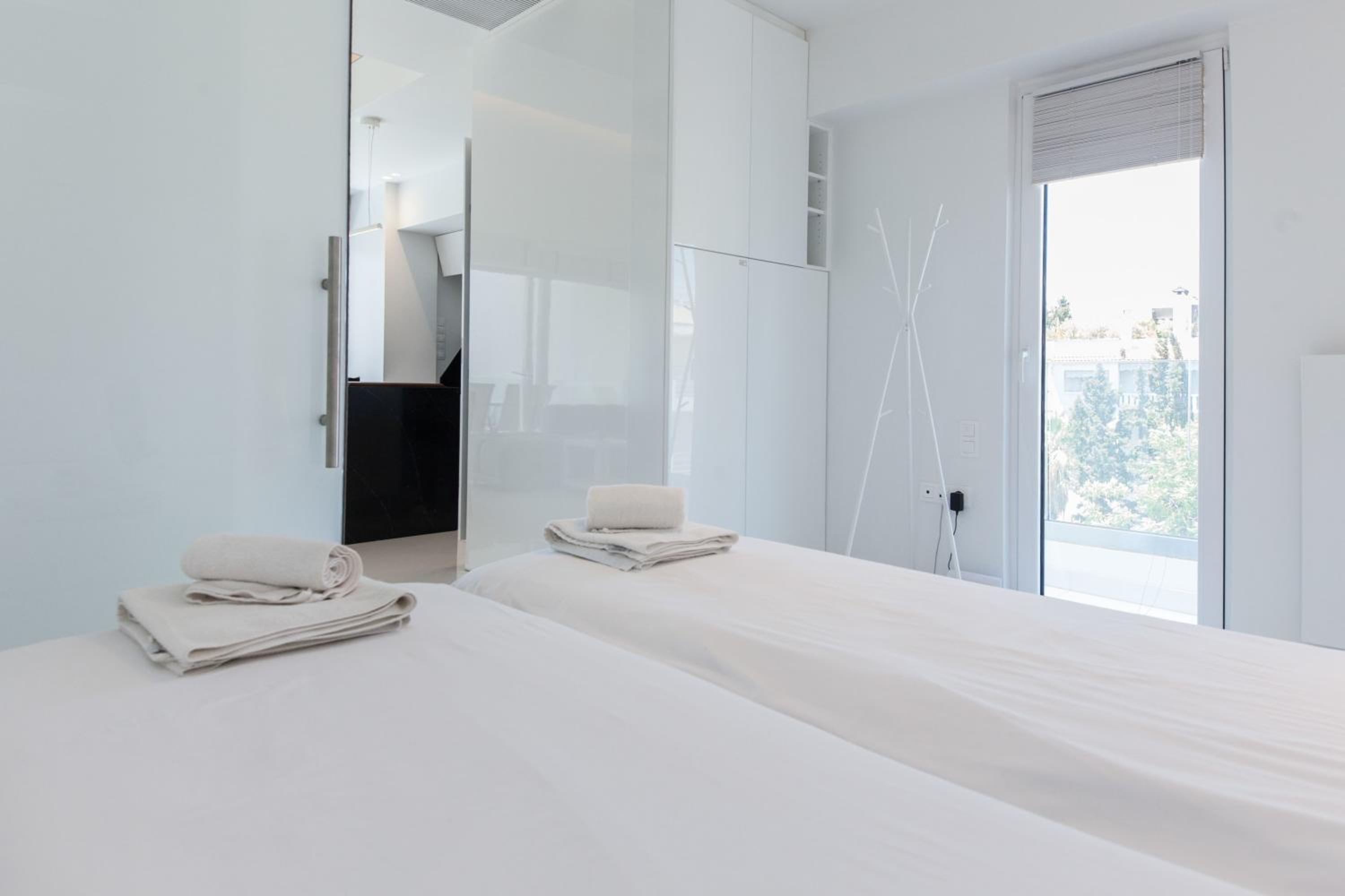 Marousi 2 Bd Modern Luxury Living with Shared Pool