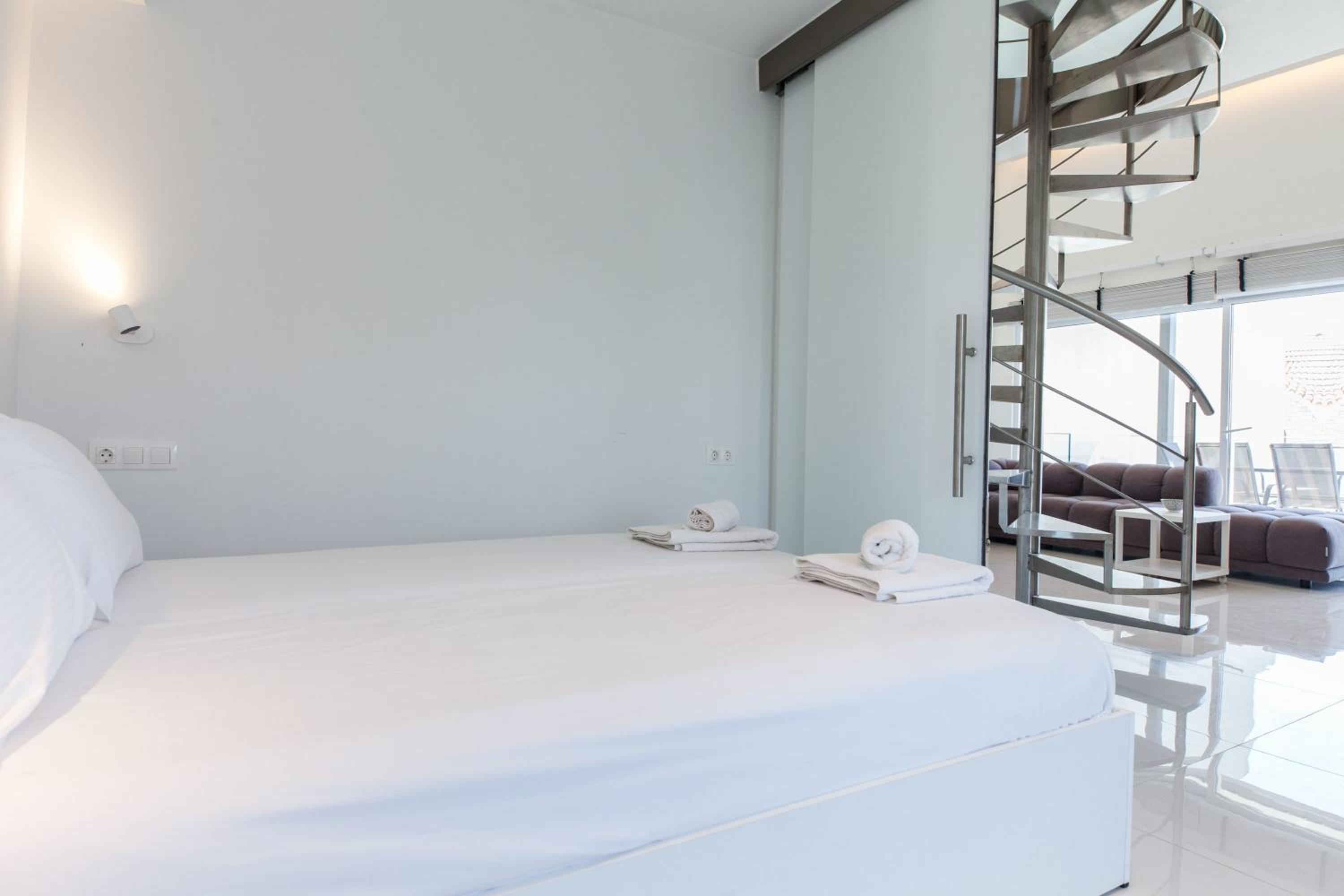Marousi 2 Bd Modern Luxury Living with Shared Pool