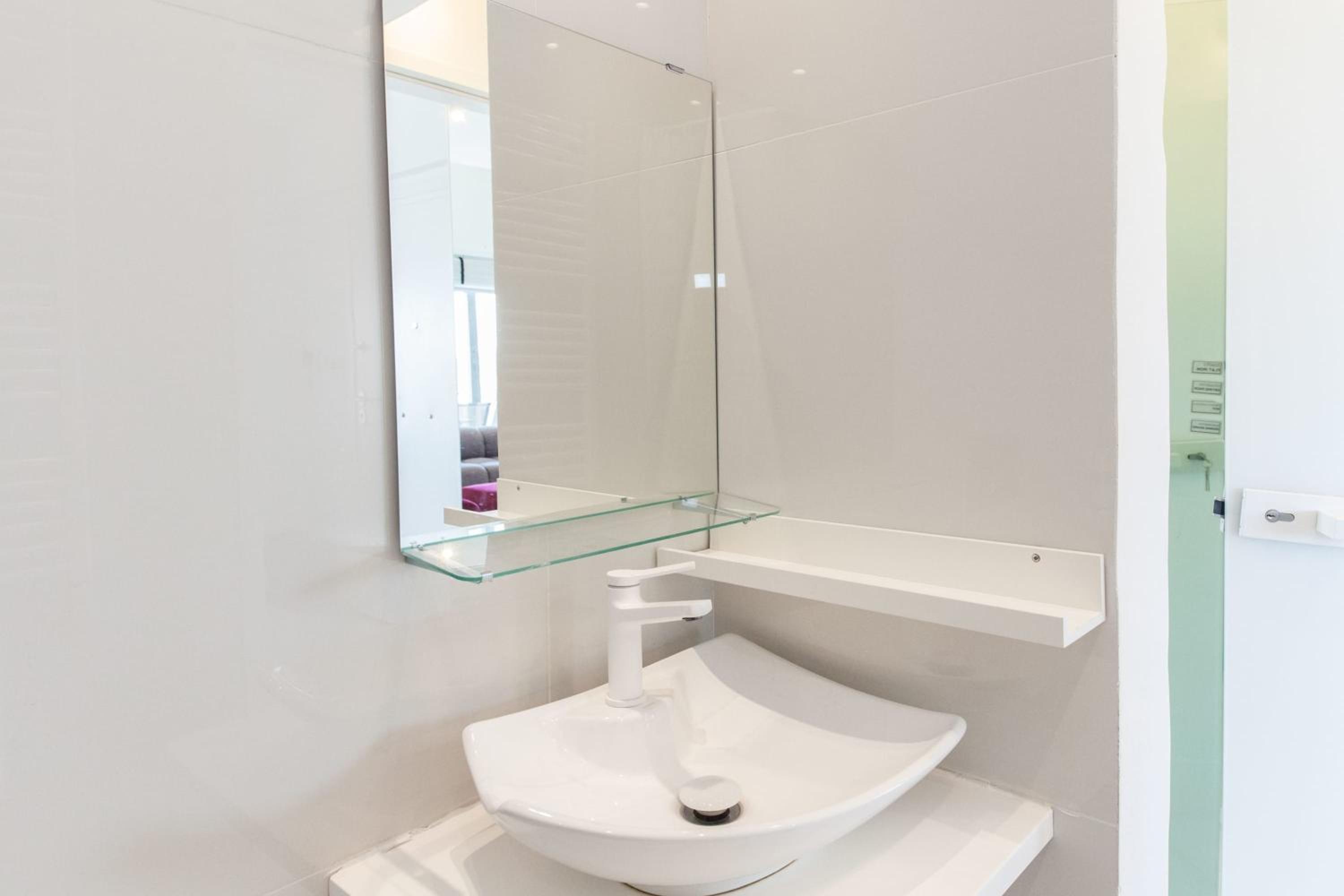 Marousi 2 Bd Modern Luxury Living with Shared Pool