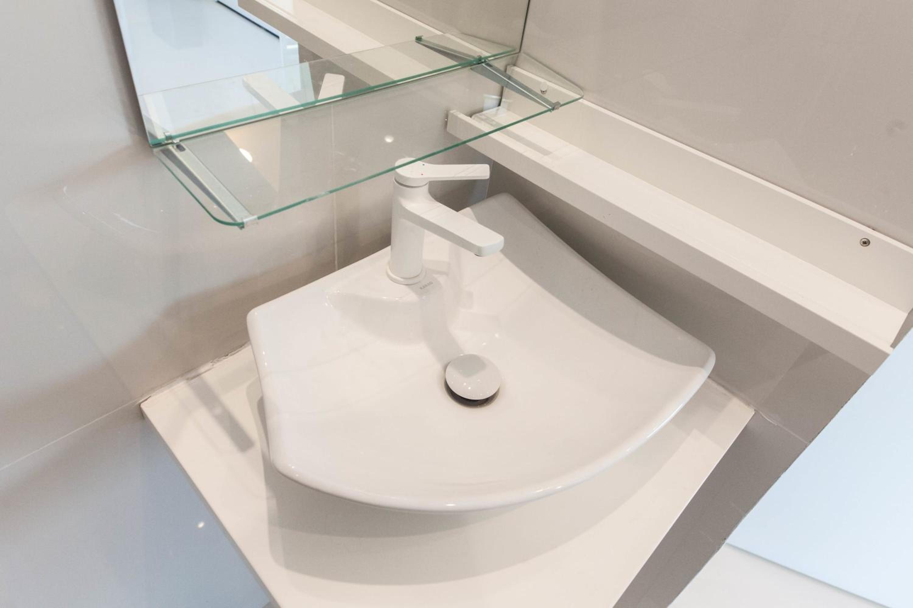 Marousi 2 Bd Modern Luxury Living with Shared Pool
