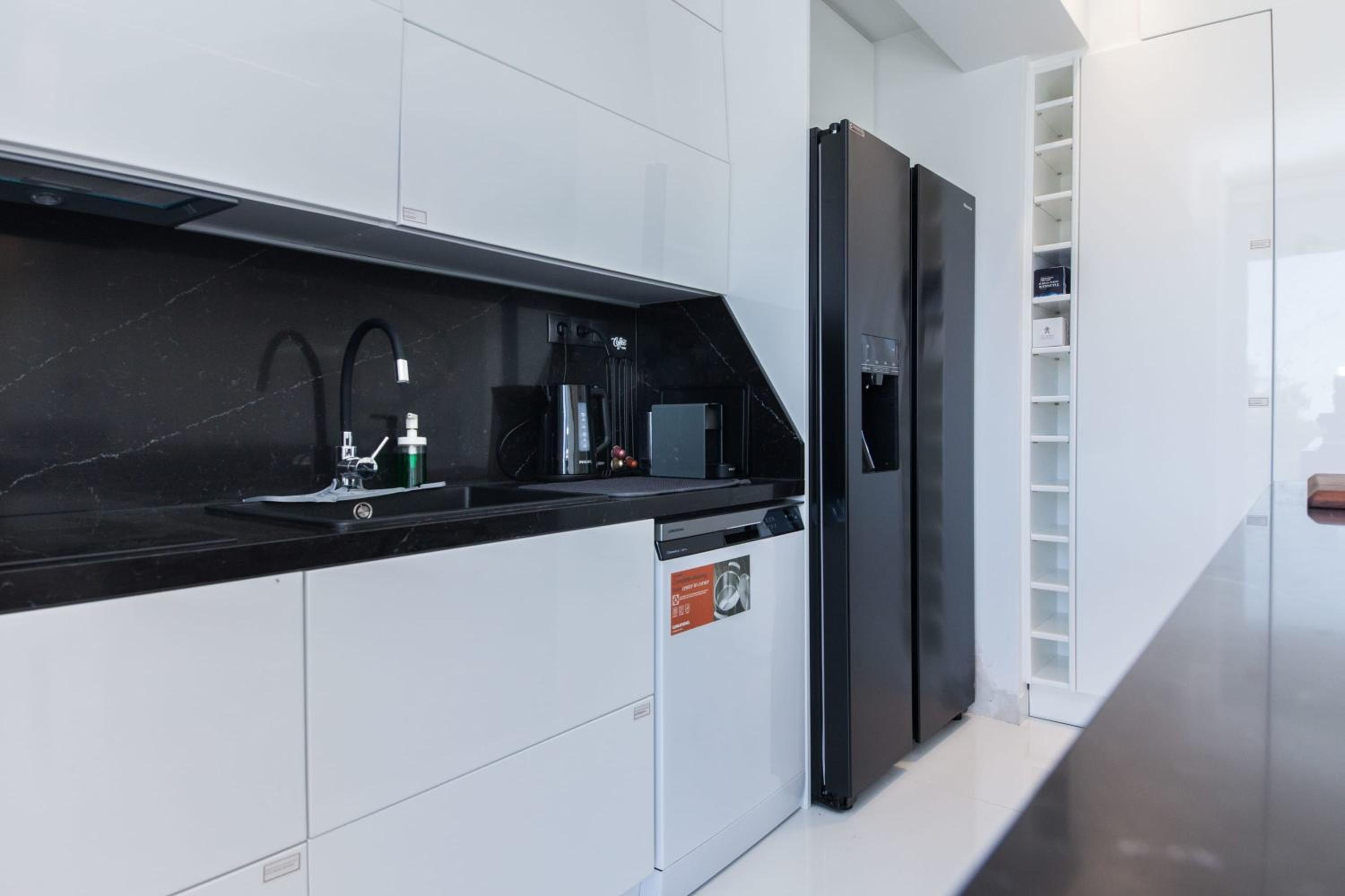 Marousi 2 Bd Modern Luxury Living with Shared Pool