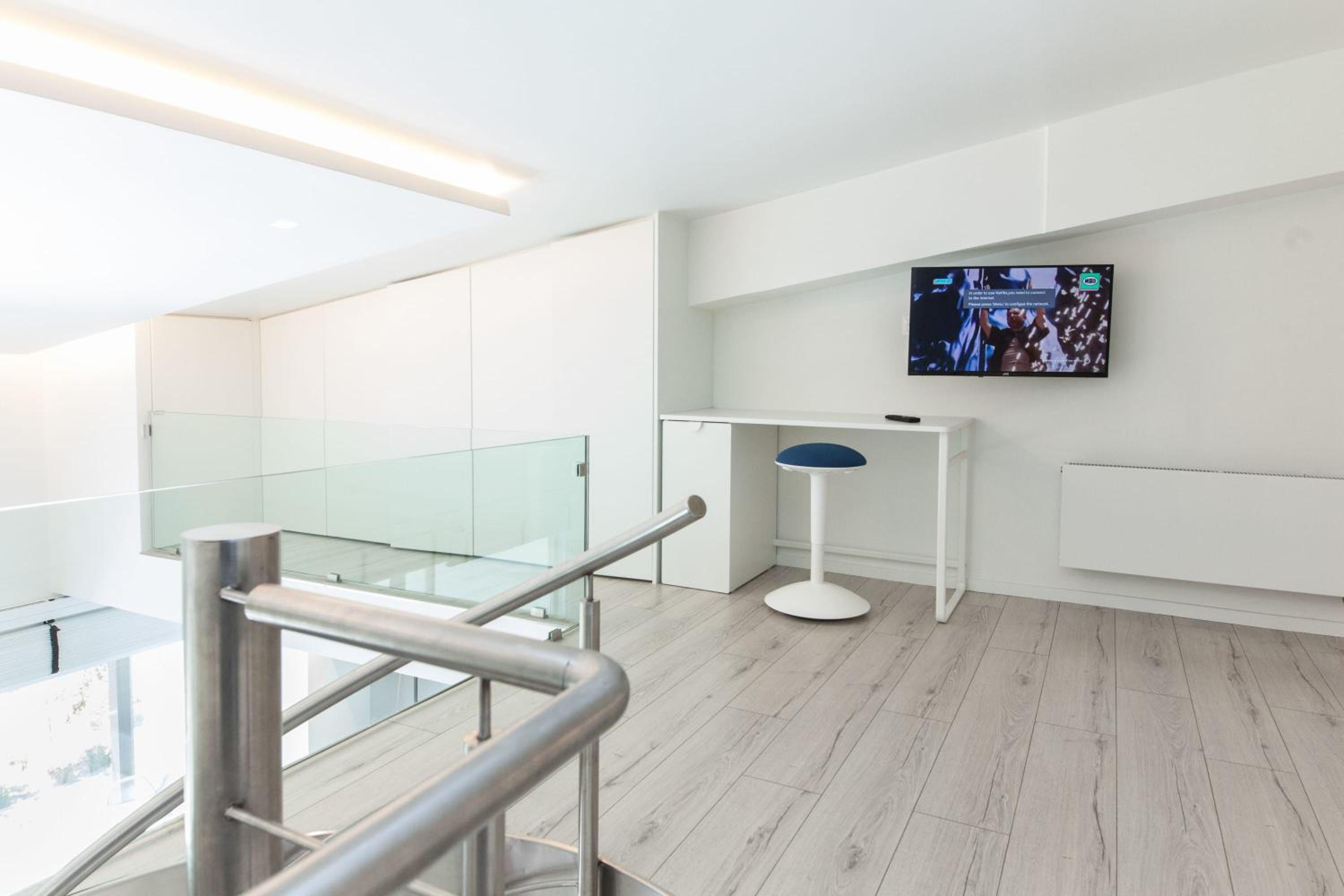 Marousi 2 Bd Modern Luxury Living with Shared Pool