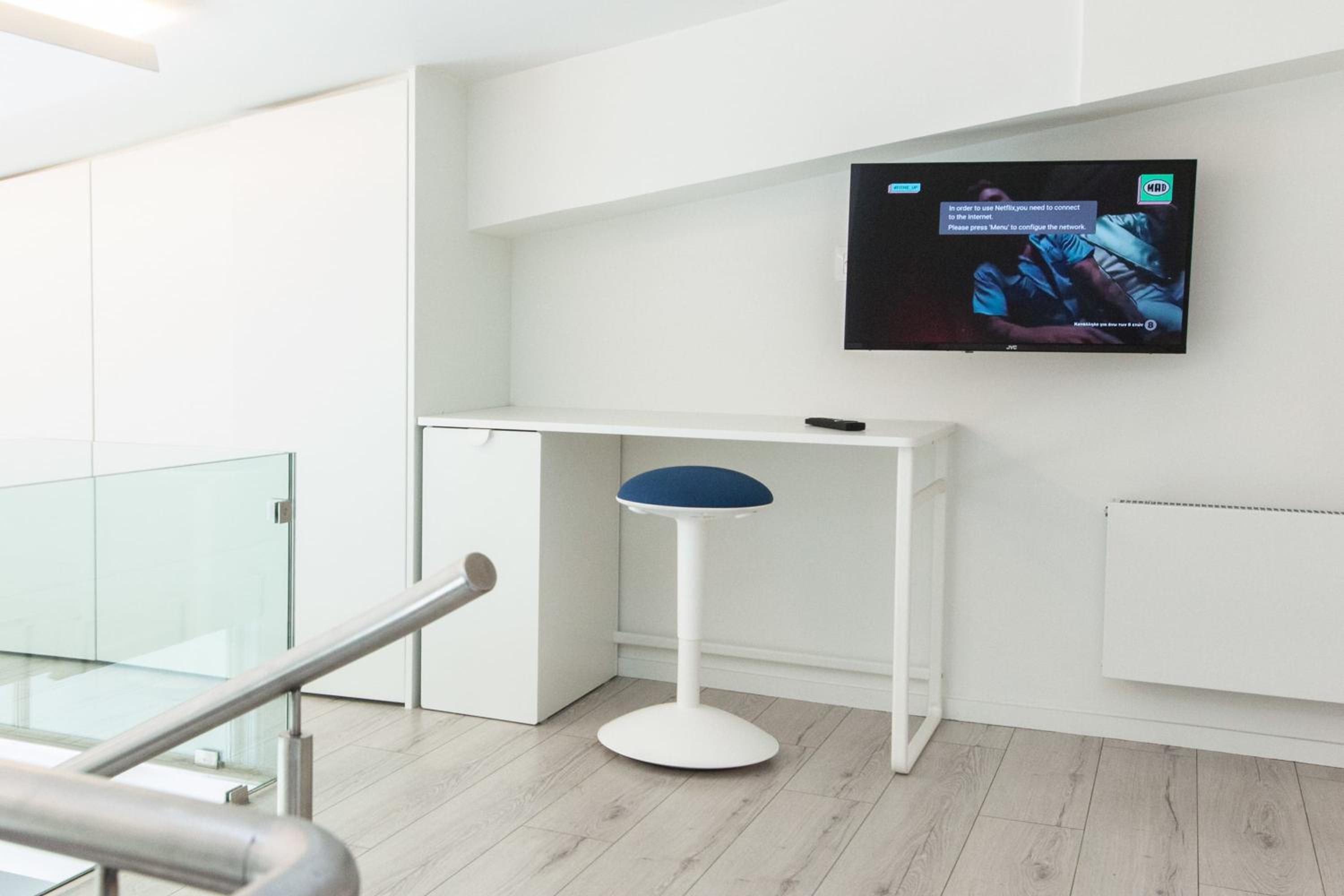 Marousi 2 Bd Modern Luxury Living with Shared Pool