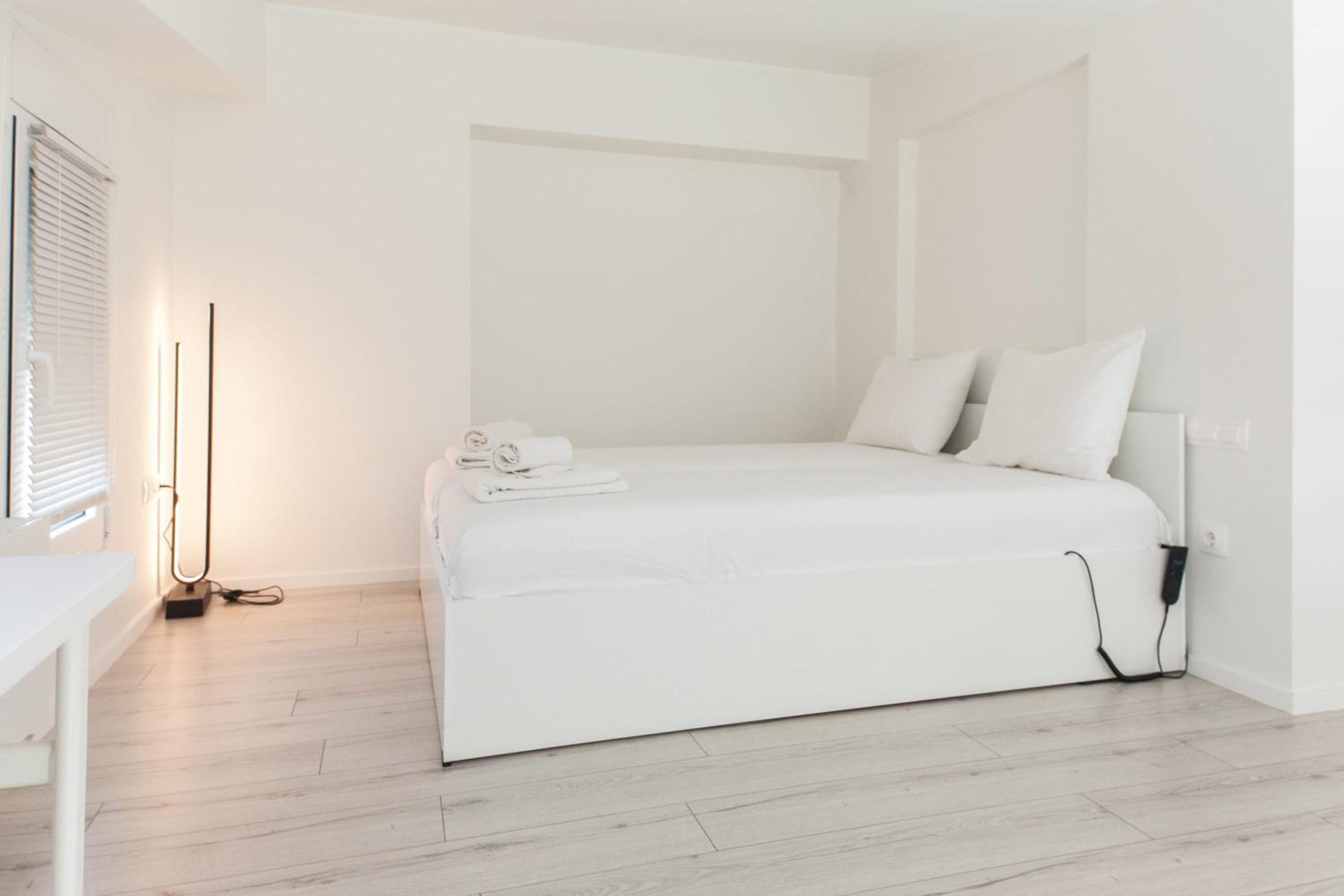 Marousi 2 Bd Modern Luxury Living with Shared Pool