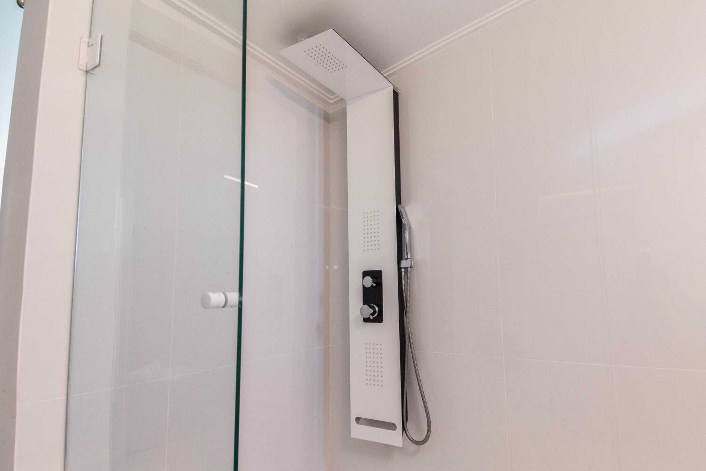 Marousi 2 Bd Modern Luxury Living with Shared Pool