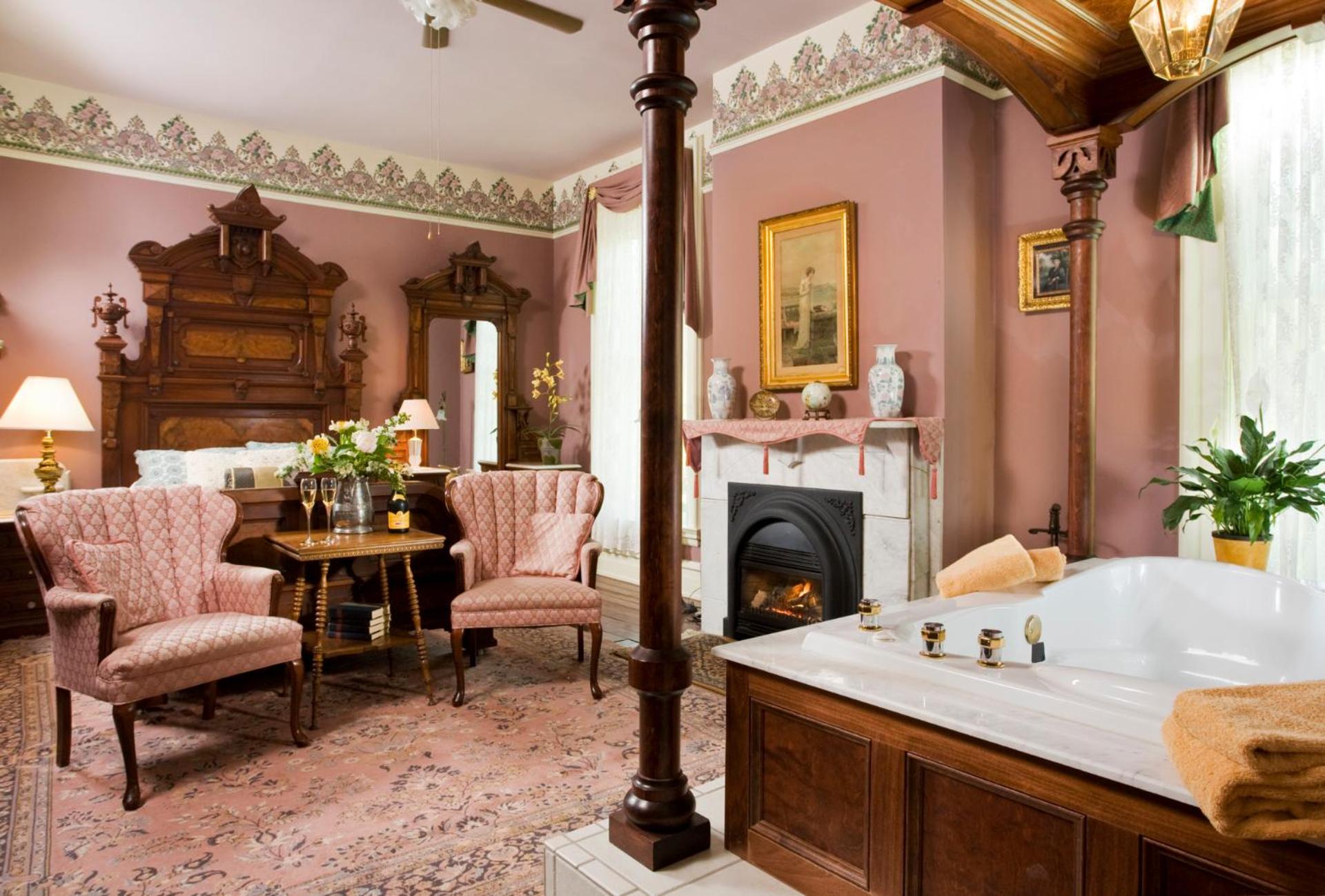 Hannibal Vacations - Garth Woodside Mansion Bed and Breakfast - Property Image 2