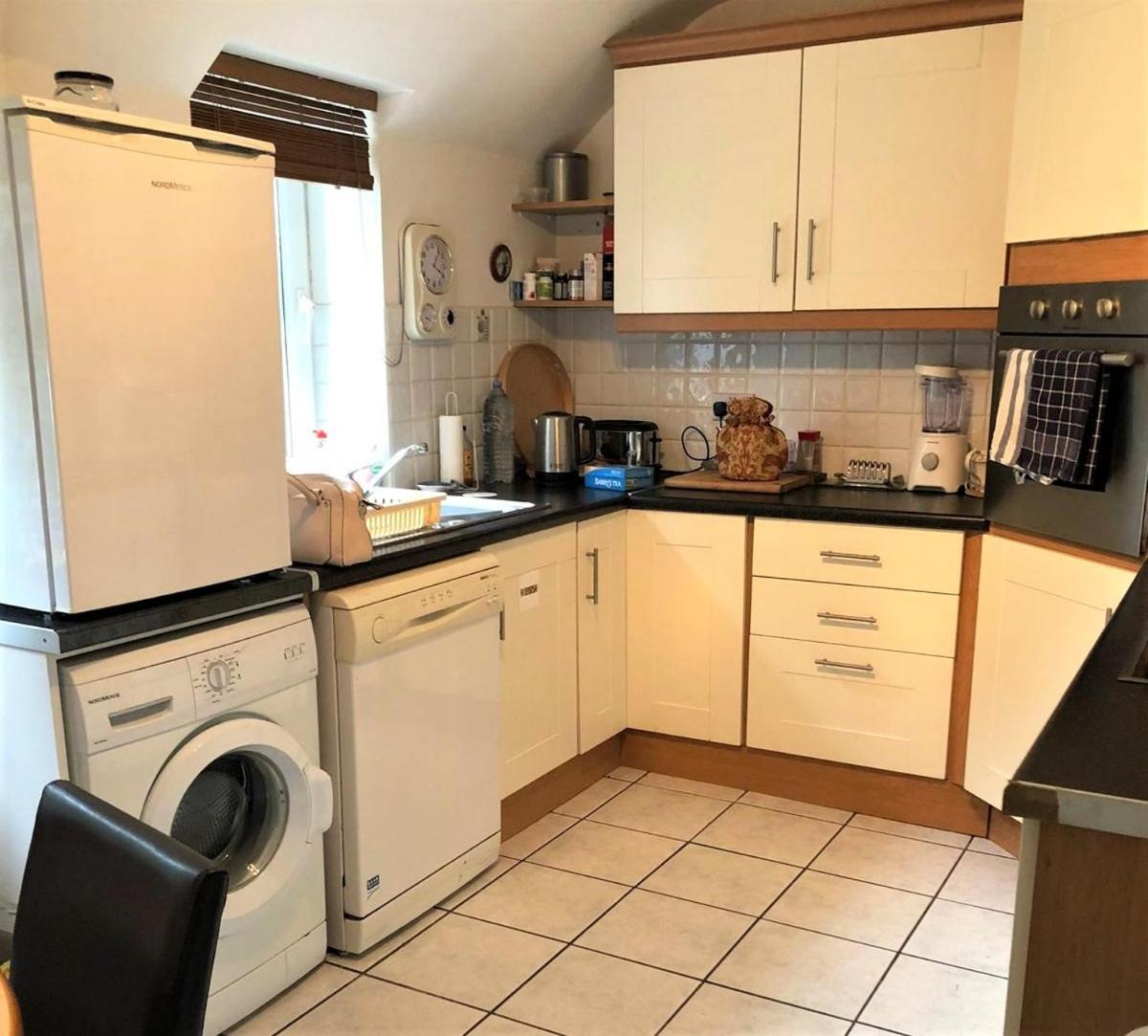 2 bedroom harbour view apartment in Kinsale view 5