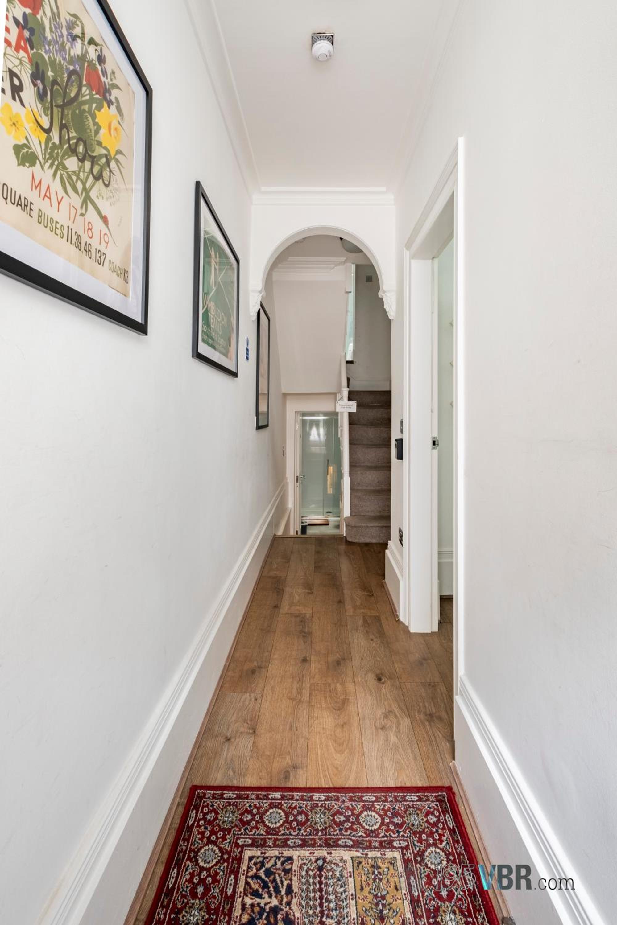 195VBR with private bathrooms, shared kitchen