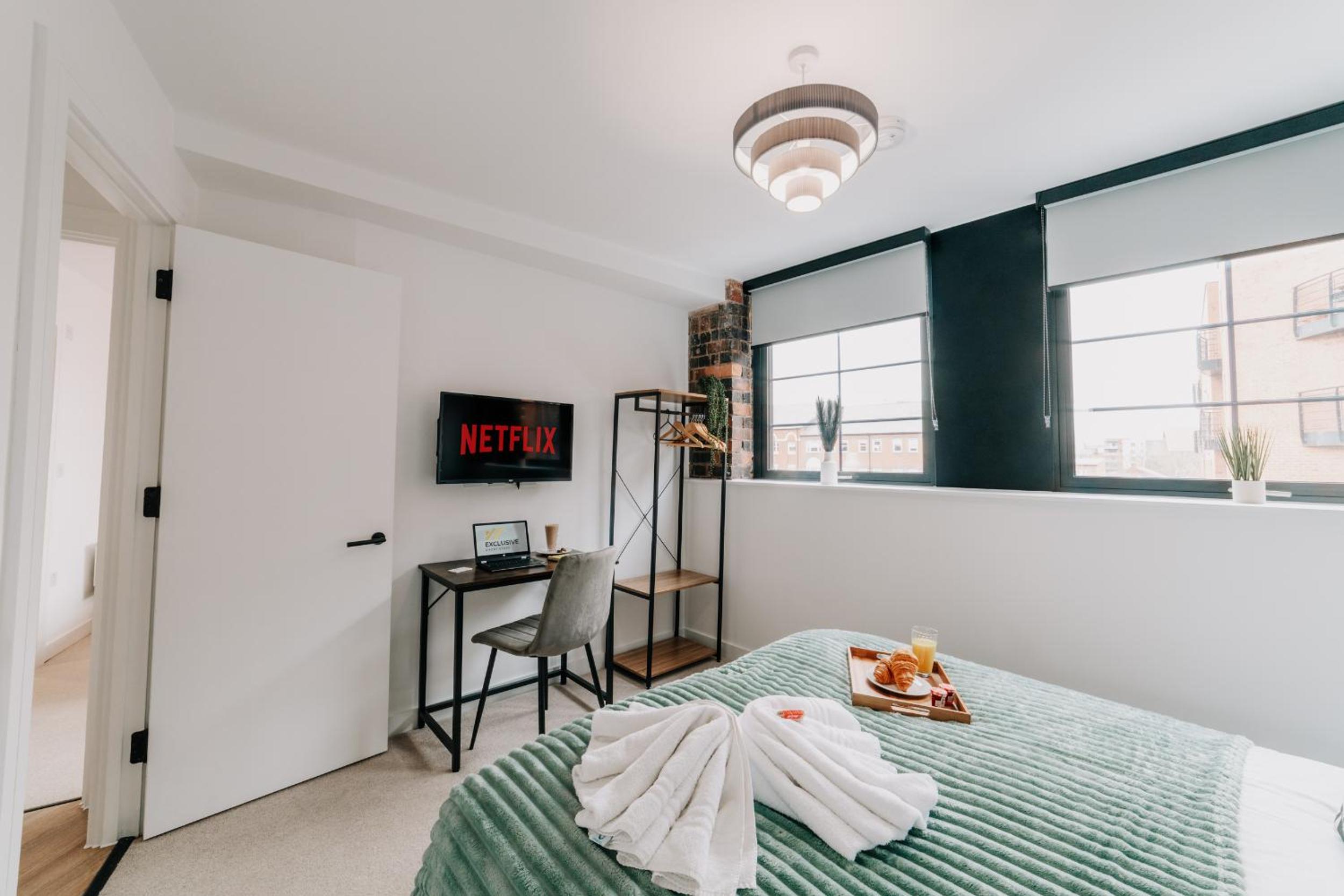 Stunning Grade II City Pad, Families, Contractors, Fast WiFi view 5