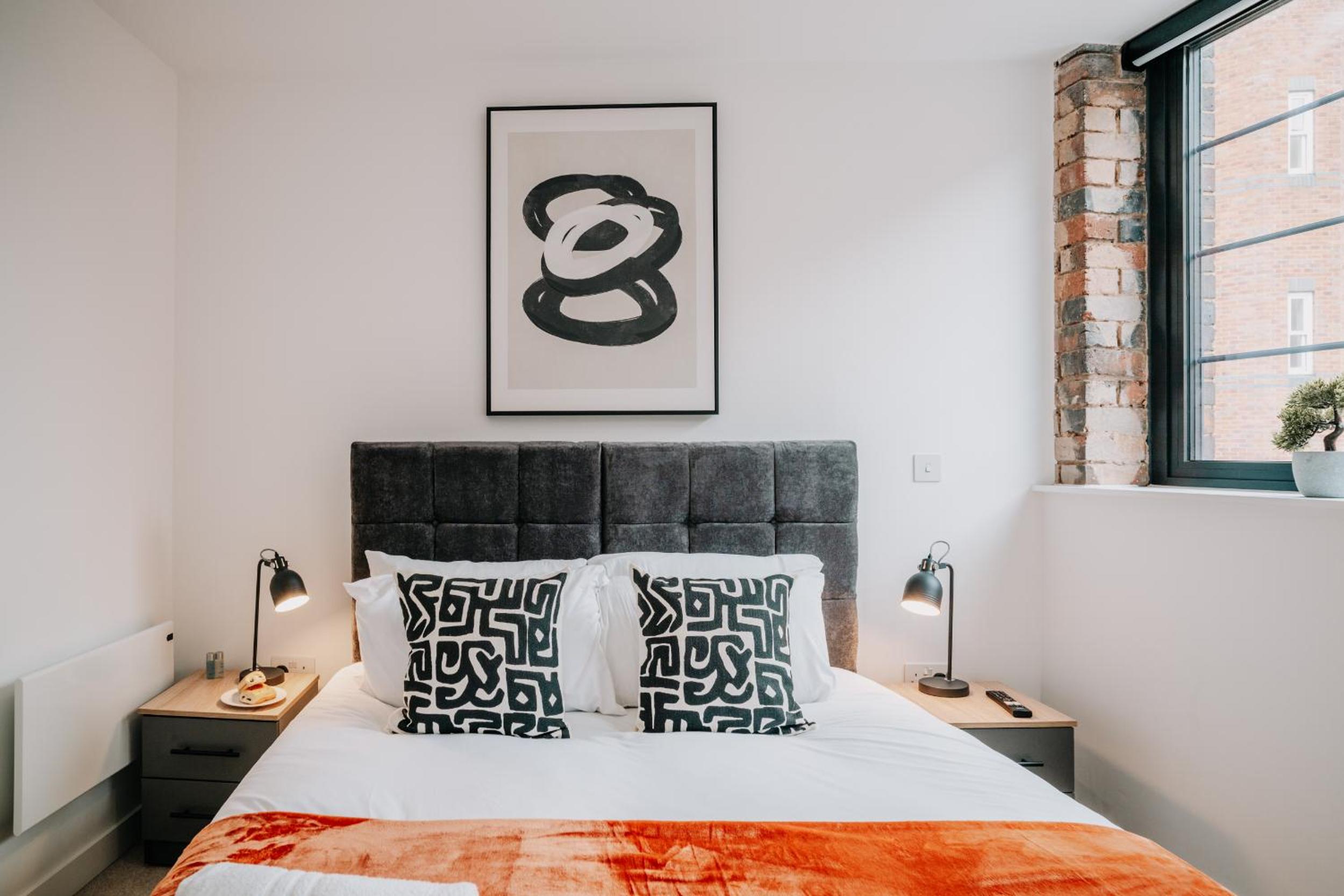 Stunning Grade II City Pad, Families, Contractors, Fast WiFi view 3