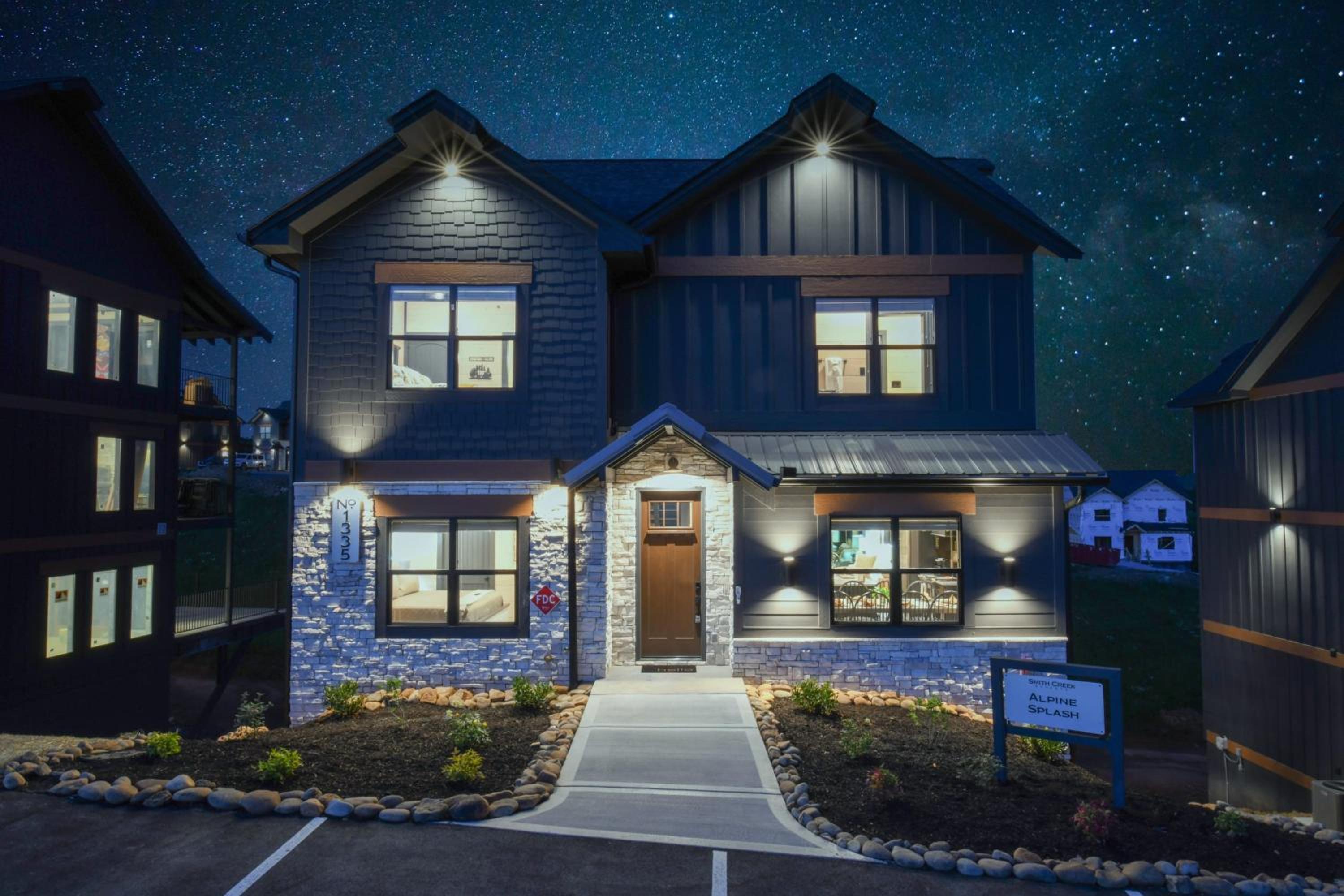 Smith Creek Resort - 5 Bedrooms 20 Guest - Indoor Pool - Resort Amenities view 3