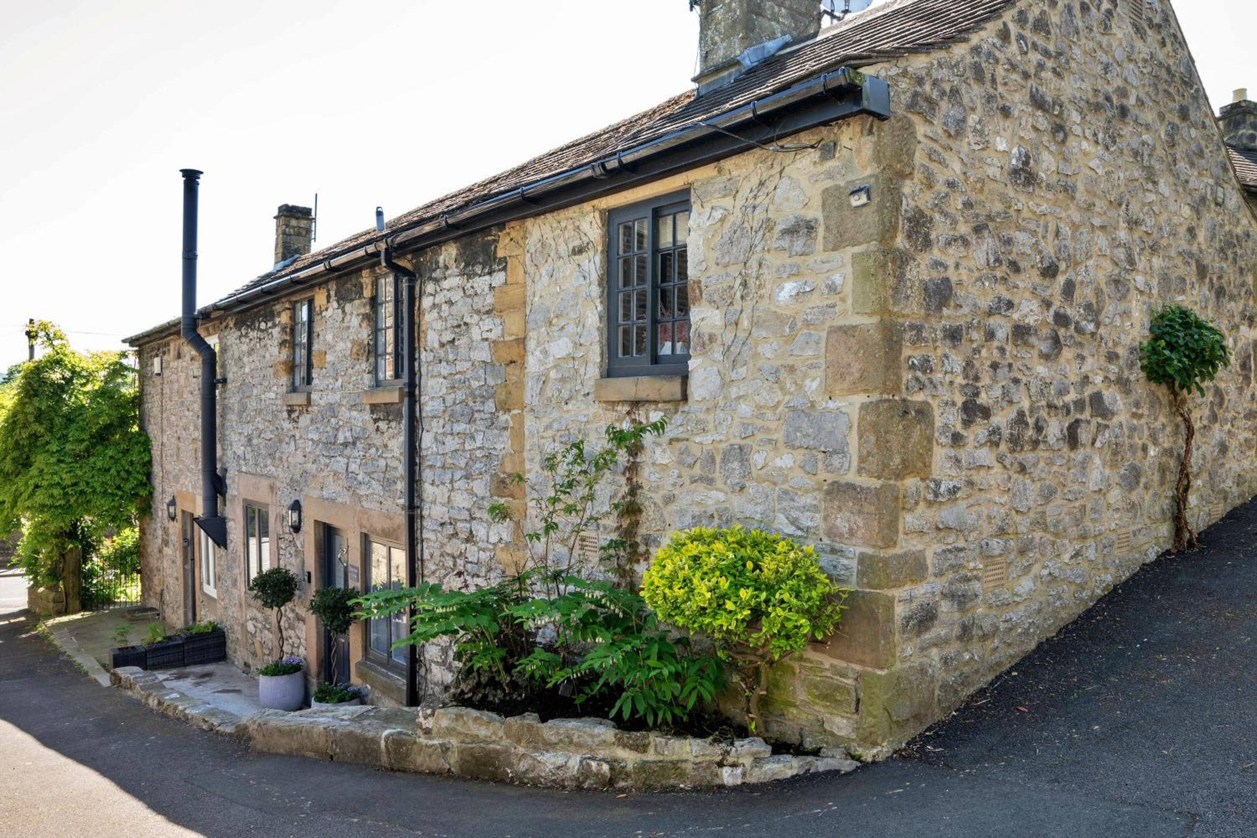 Finest Retreats - Sisu Bakewell, Limestones Cottage