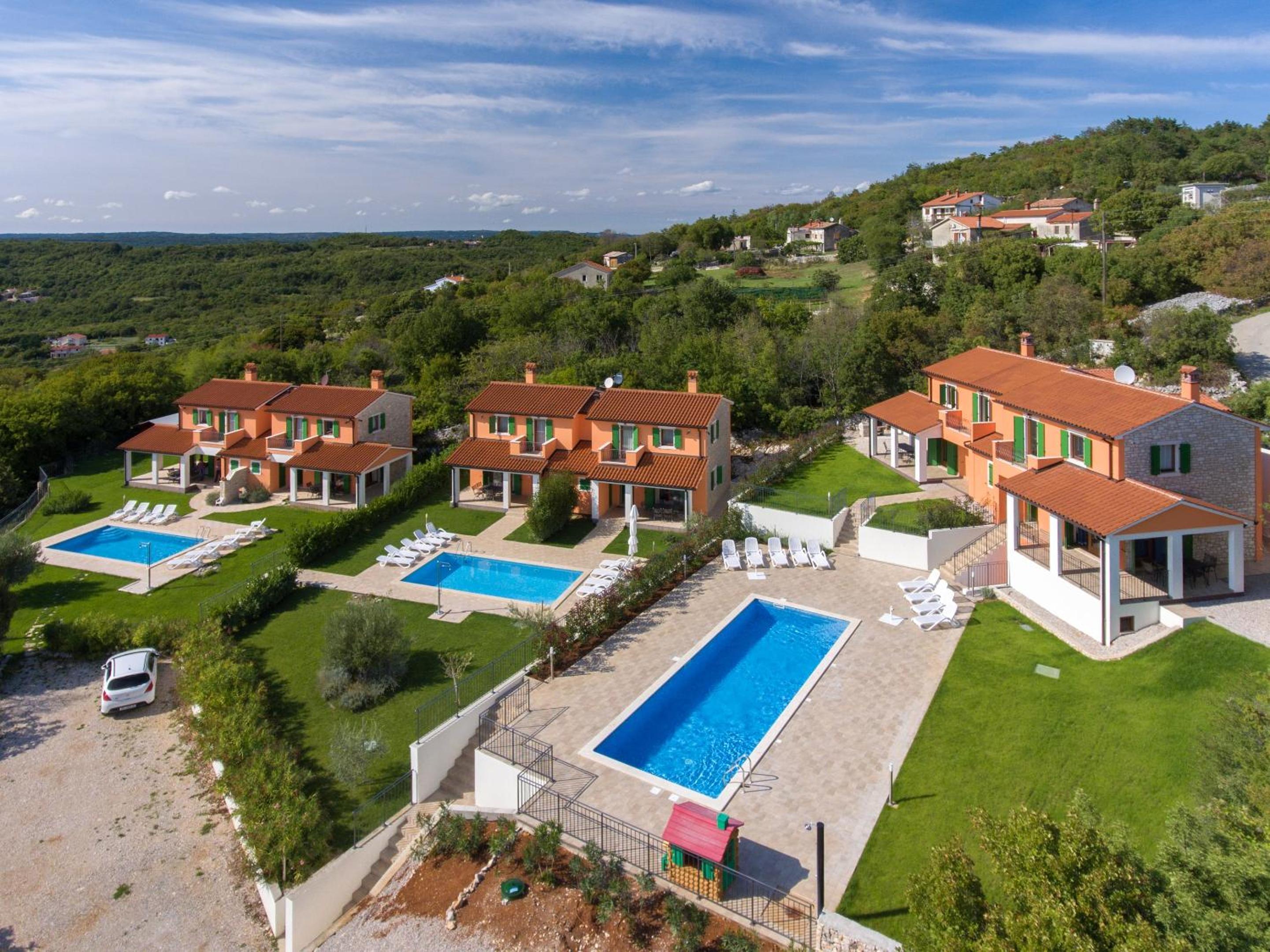 Spacious Apartment with View, Ripenda Kras, Shared Pool C view 2