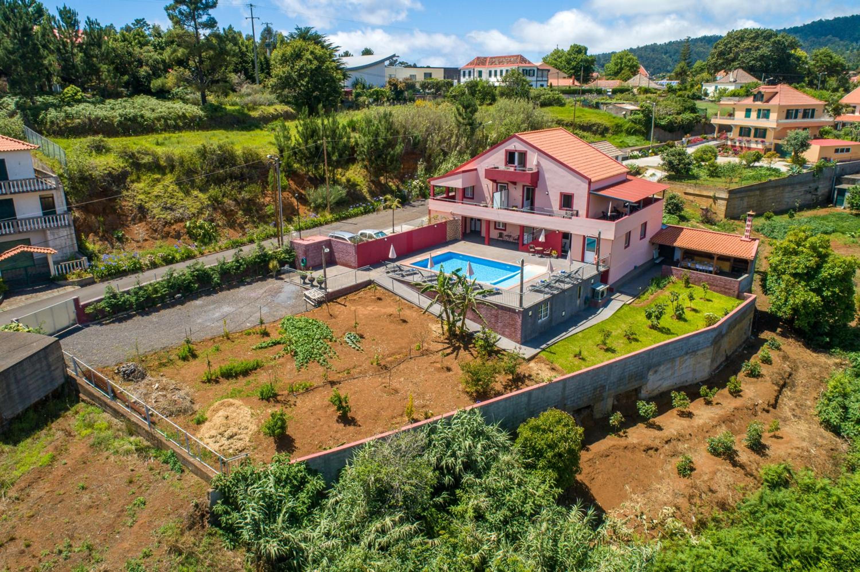 Spacious apartment with pool in Prazeres - 150m² view 5