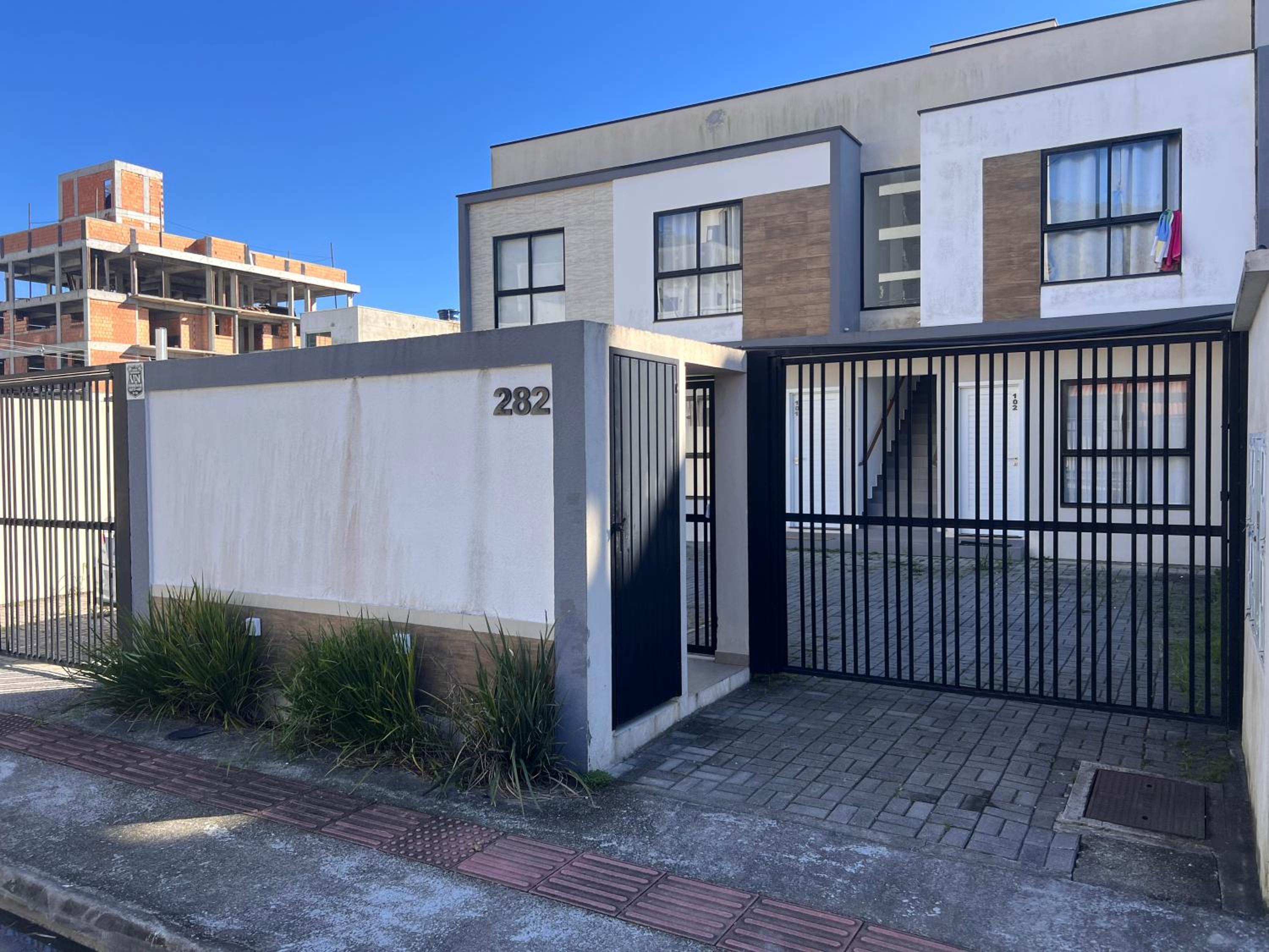 Apartamento Totalmente Equipado com tudo que você precisa com 2 Quartos Ar Condicionados 09 min Praia Balneário Camboriú até 4 pessoas