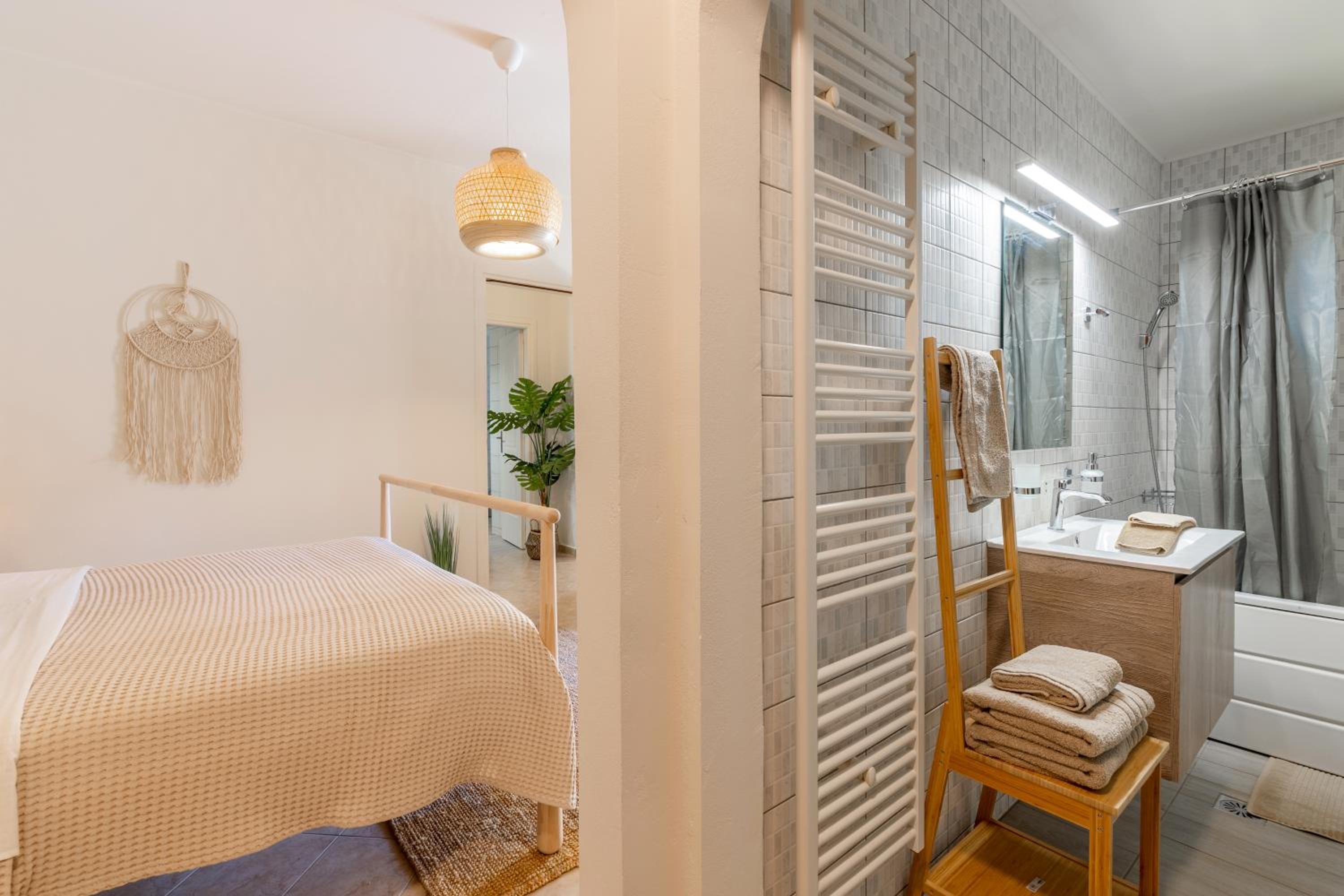 The 3 Bedroom Hideaway - Casteliana II view 4
