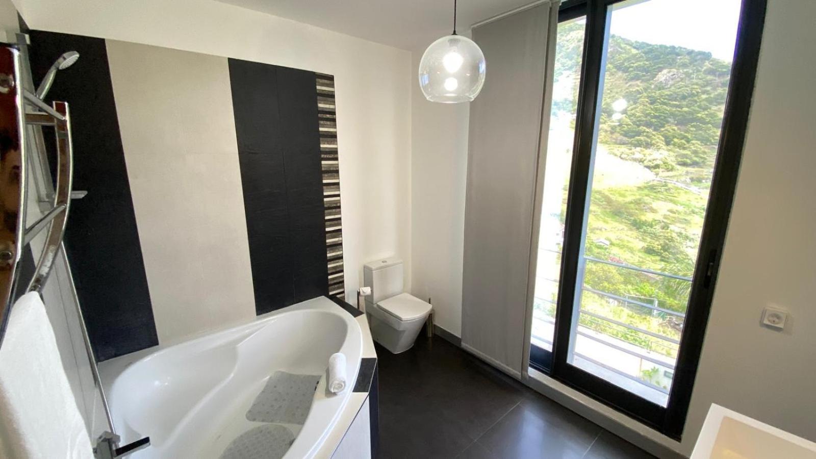 Sal e Pimenta House - A Wellbeing Retreat view 5