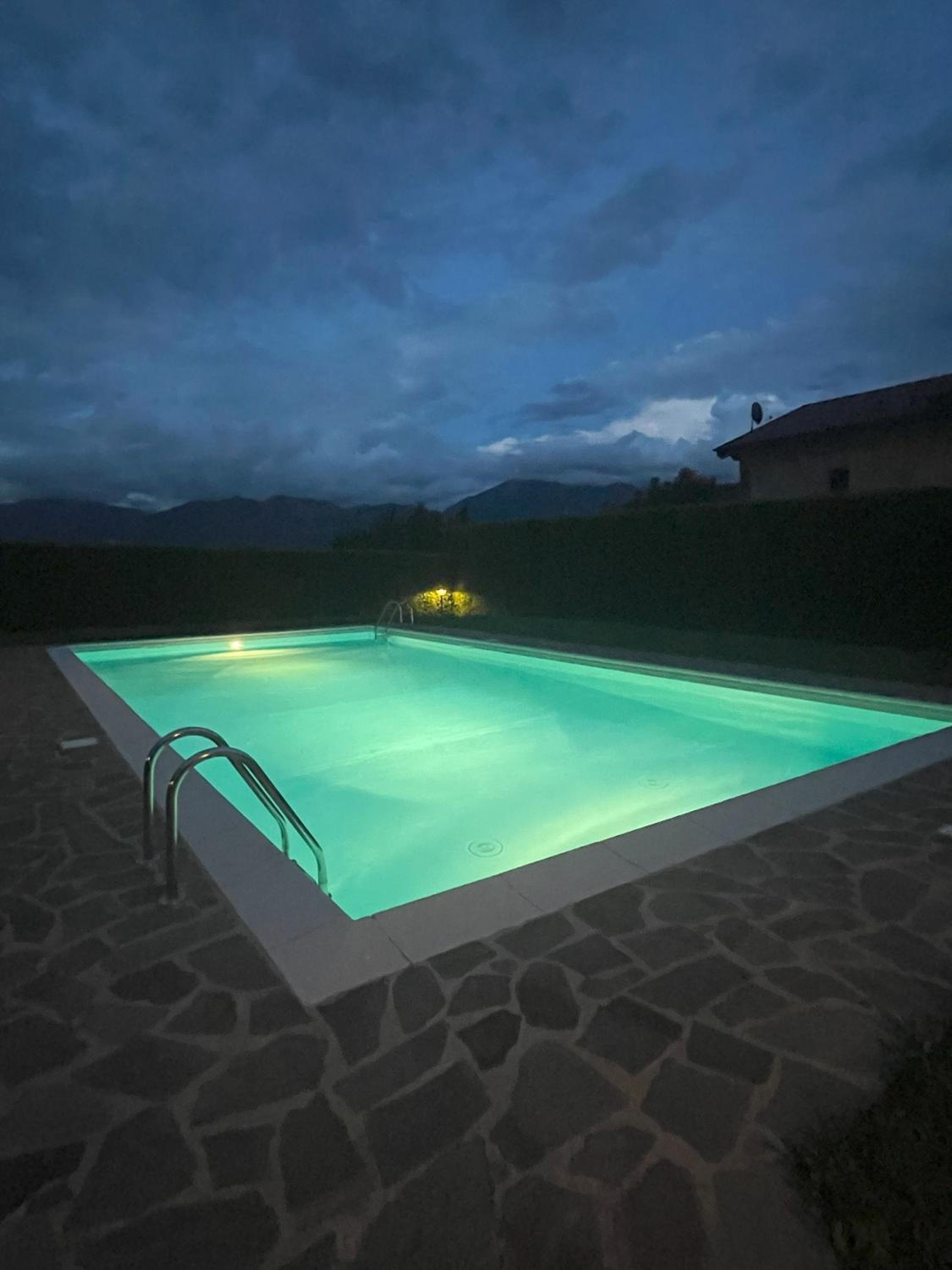 Alba sul Lago