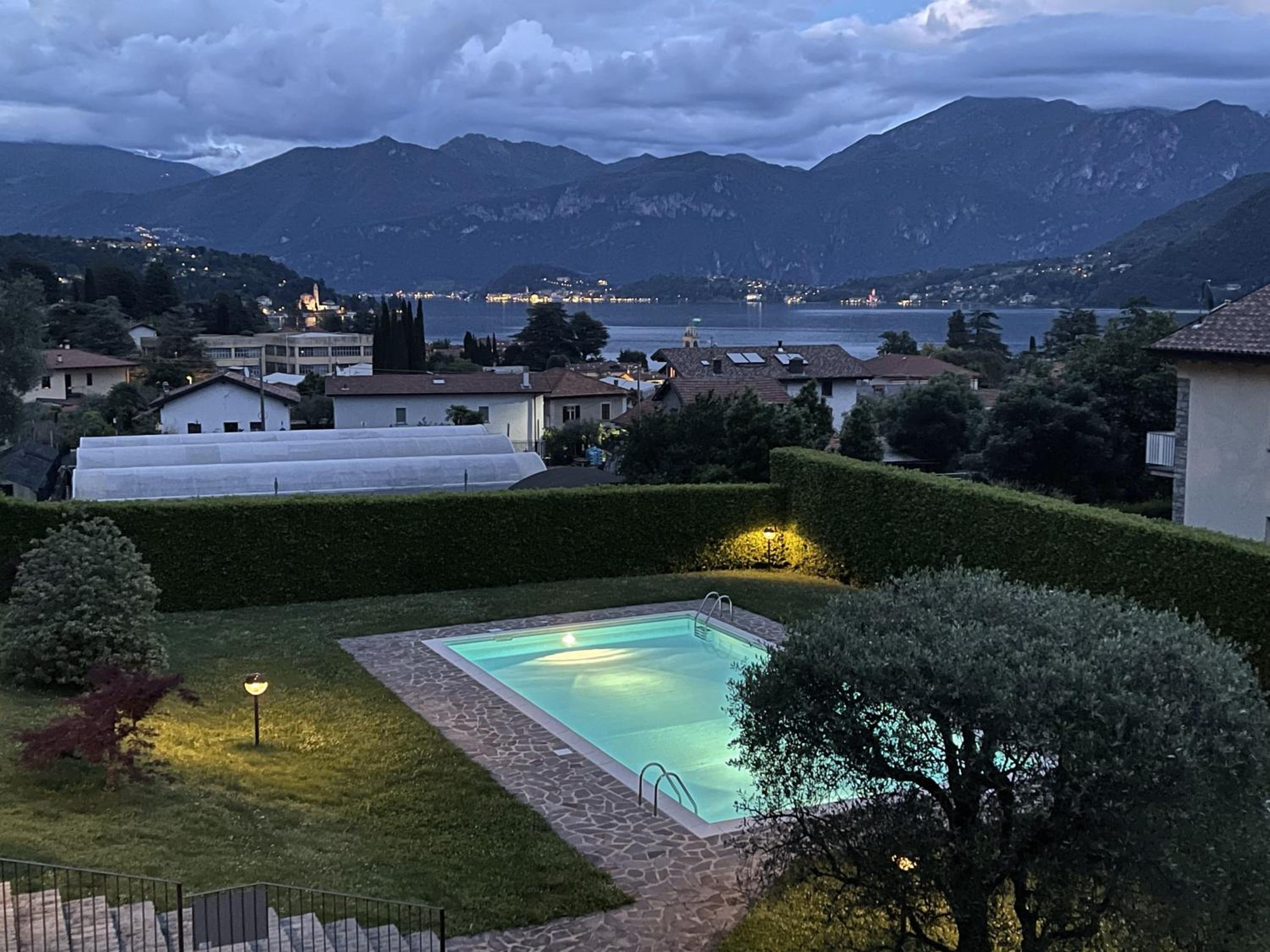 Alba sul Lago