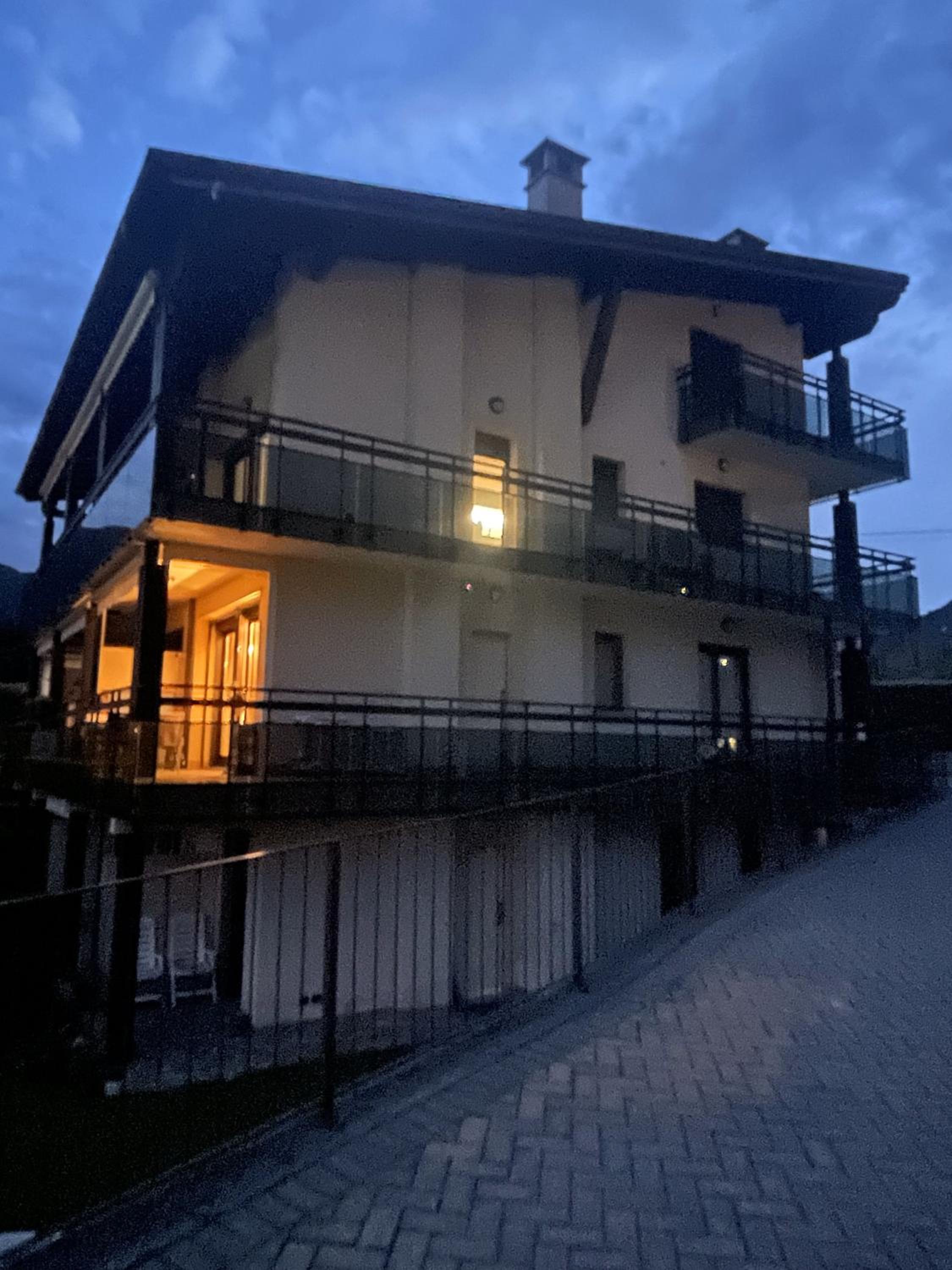 Alba sul Lago