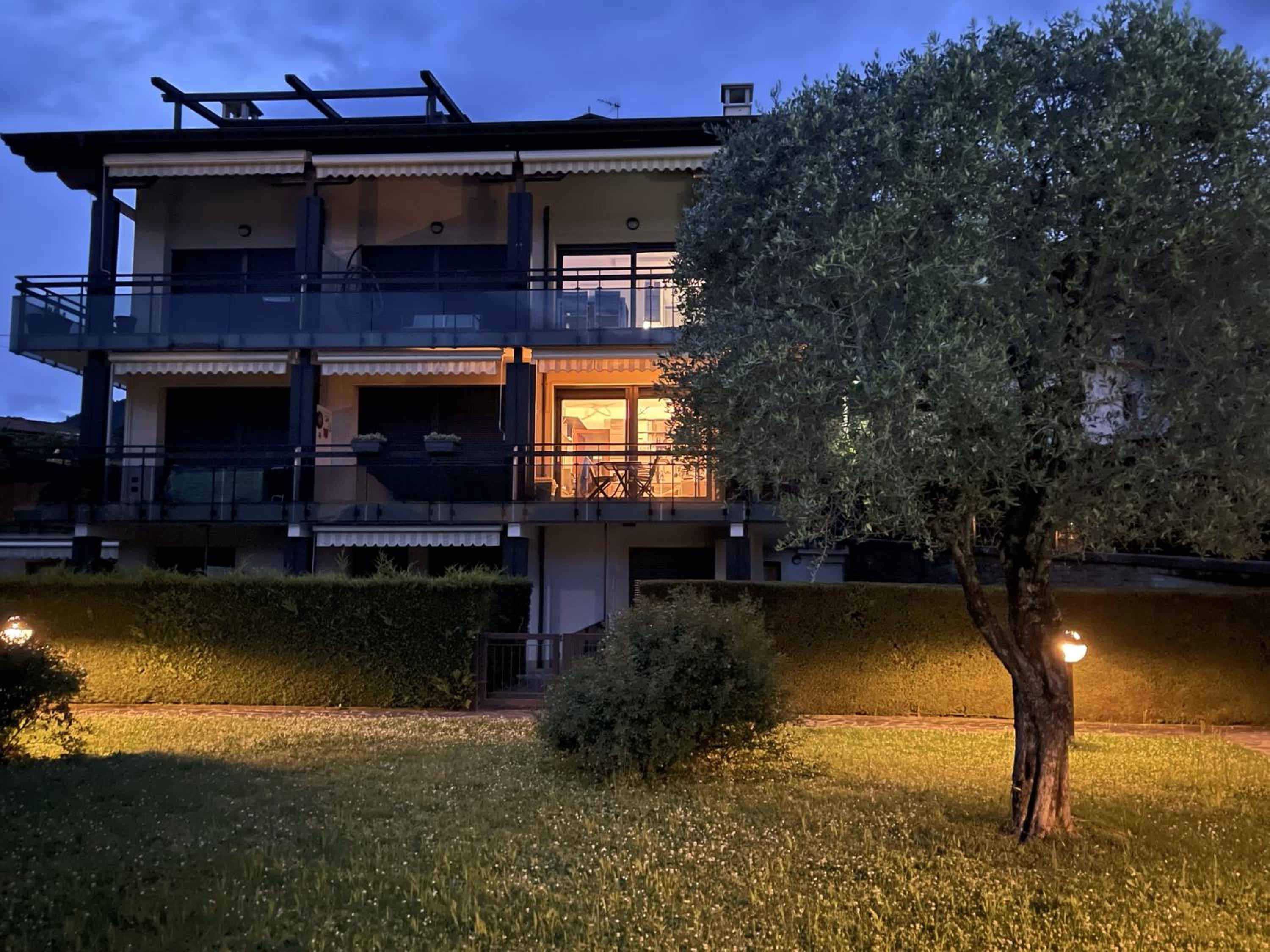 Alba sul Lago