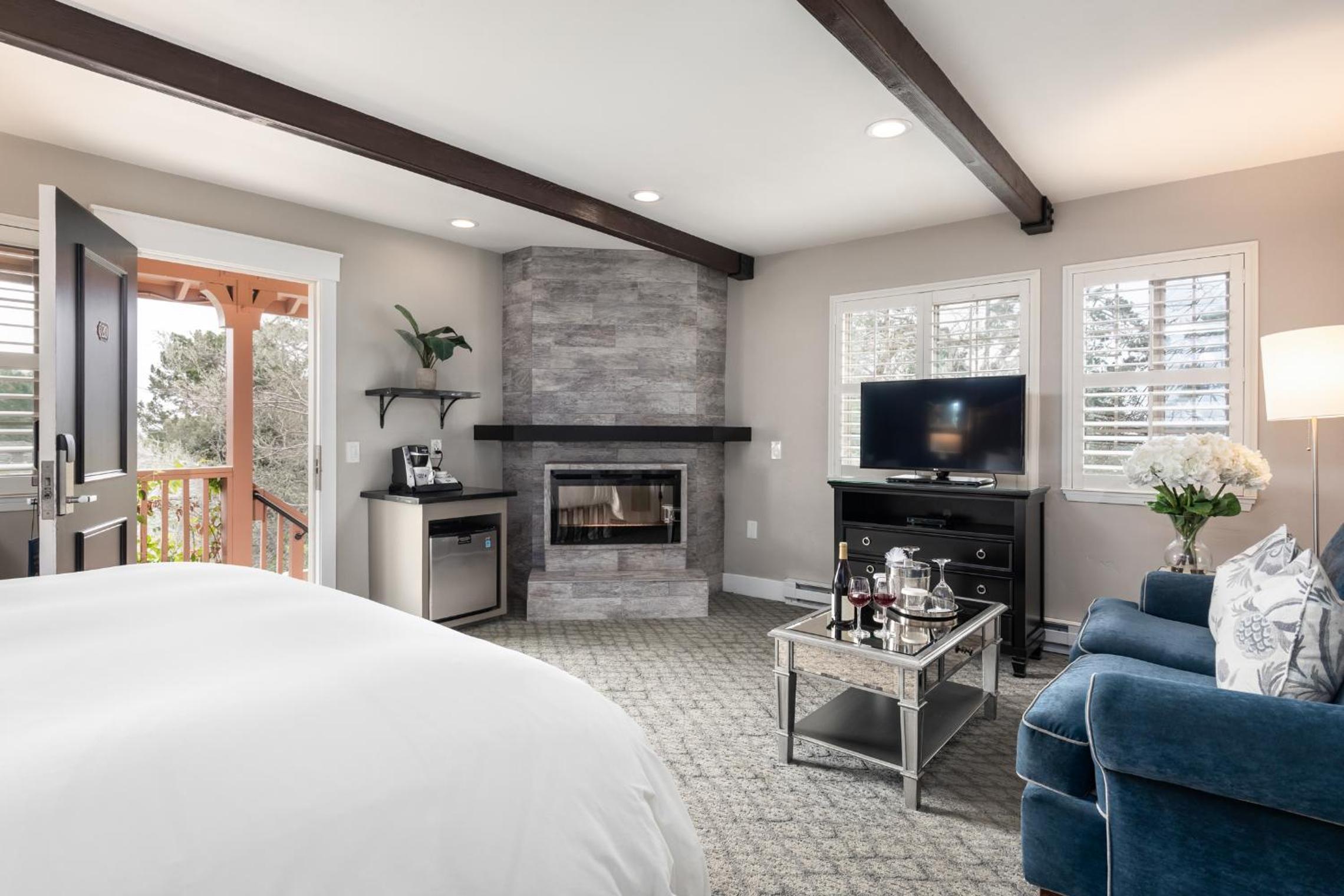 Candle Light Inn - Property Image 2