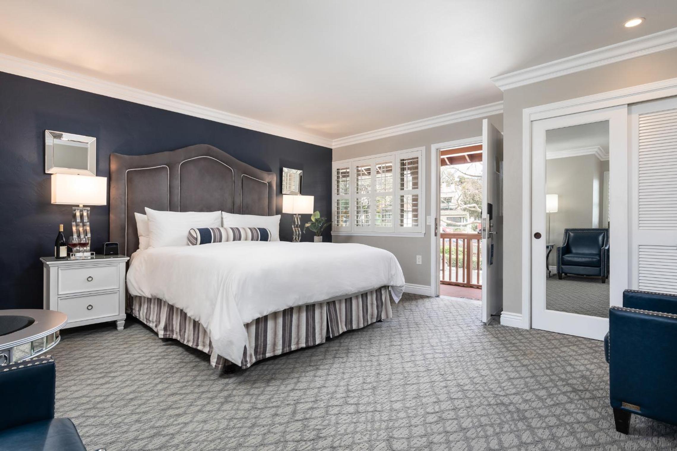 Candle Light Inn - Property Image 4