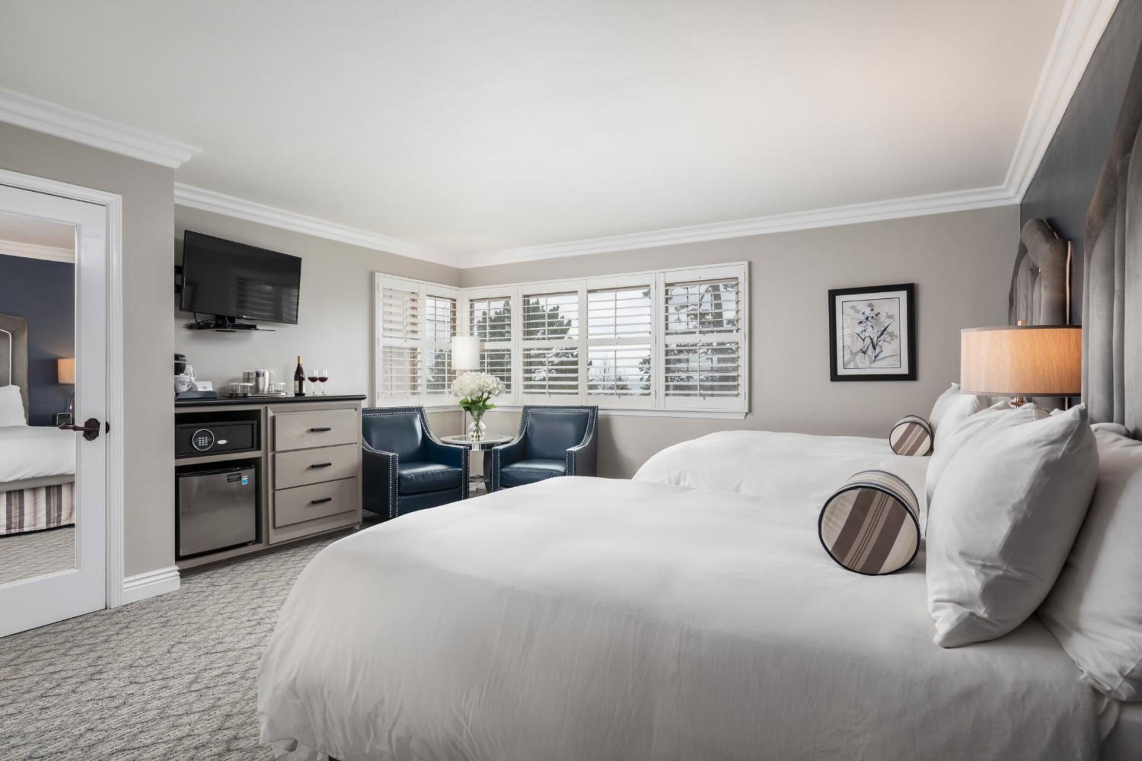 Monterey Vacations - Candle Light Inn - Property Image 3