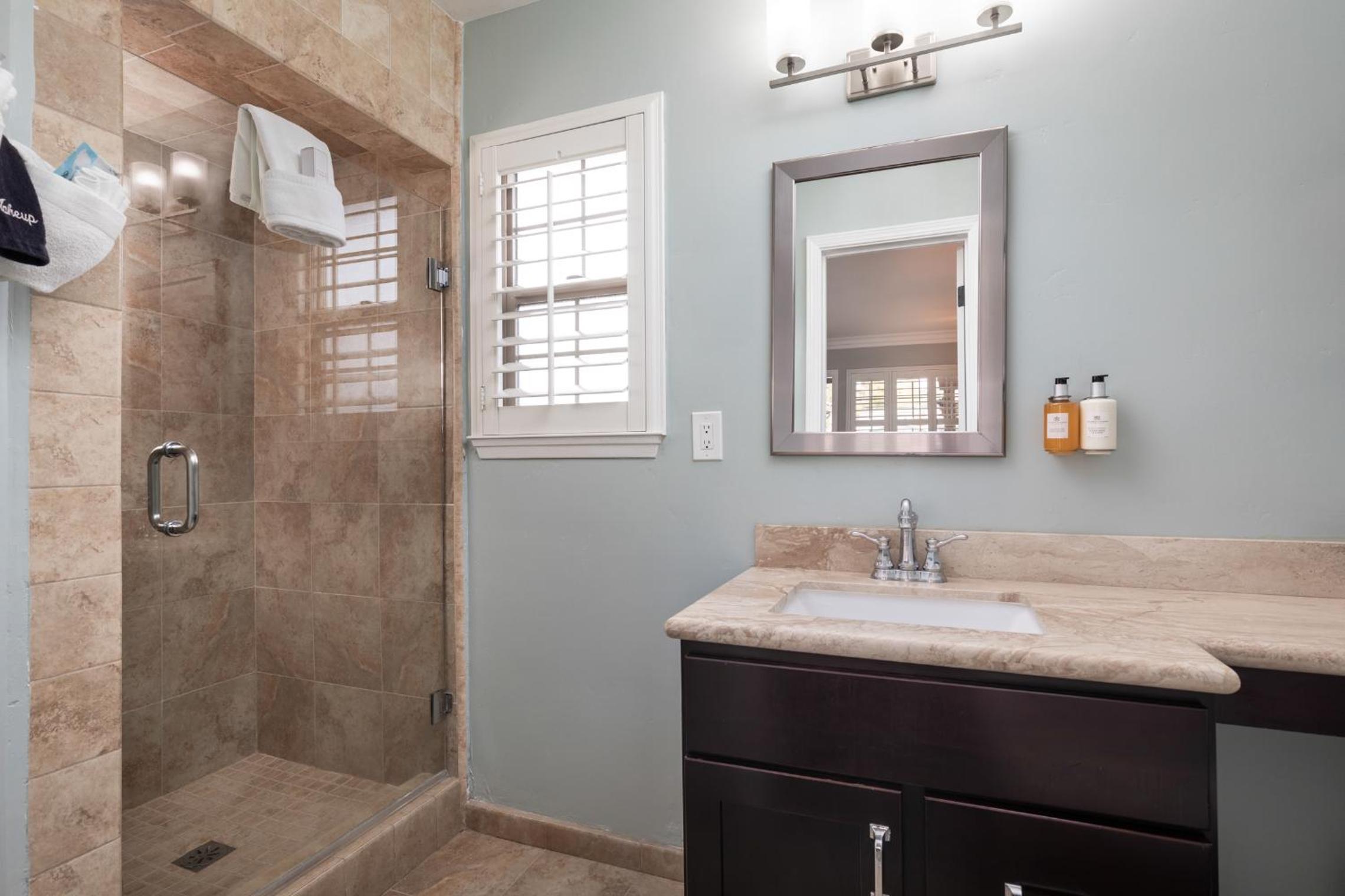 Monterey Vacations - Candle Light Inn - Property Image 5