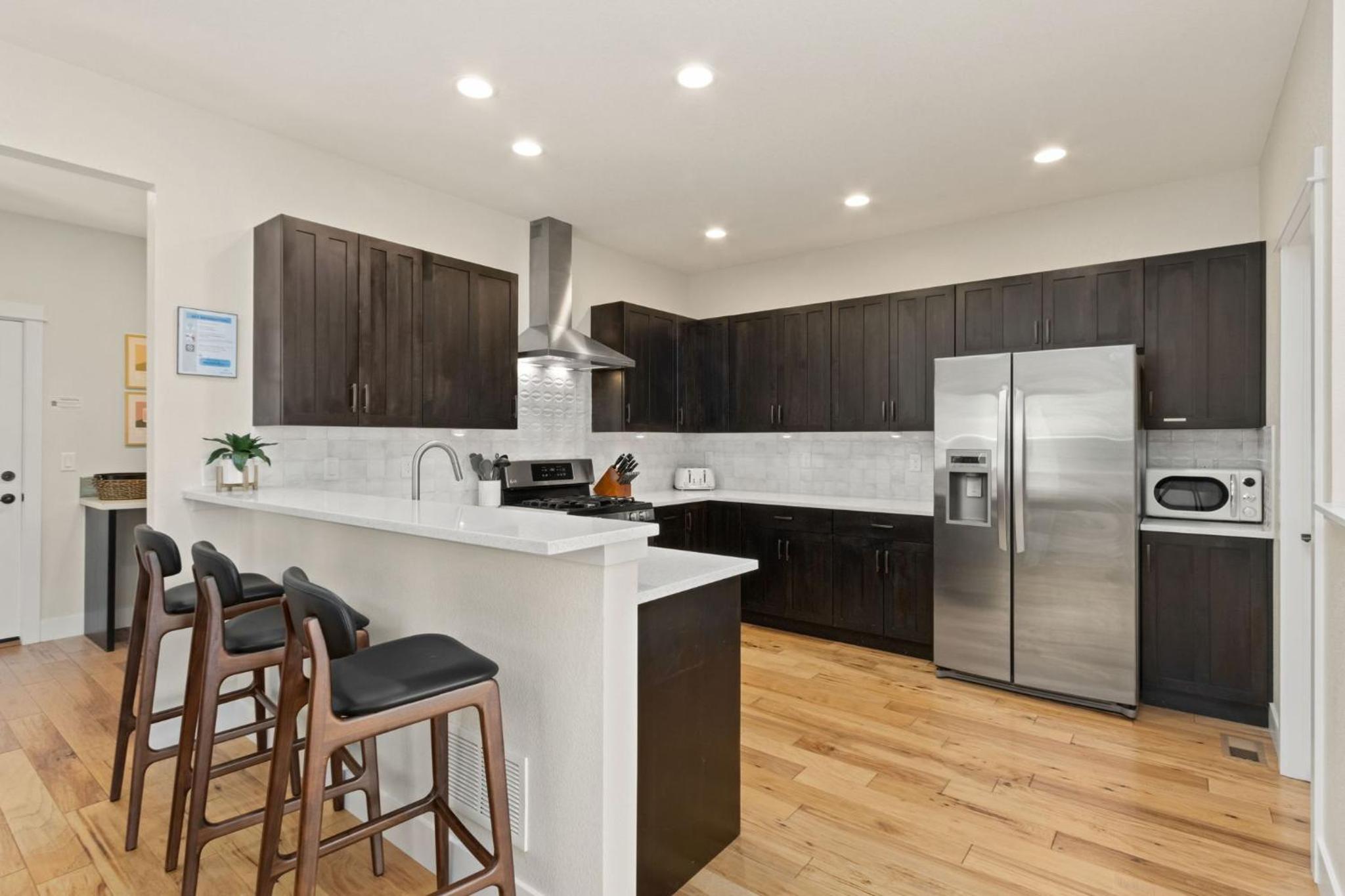 Contemporary Gem - Rooftop Deck & Private Hot Tub! view 3
