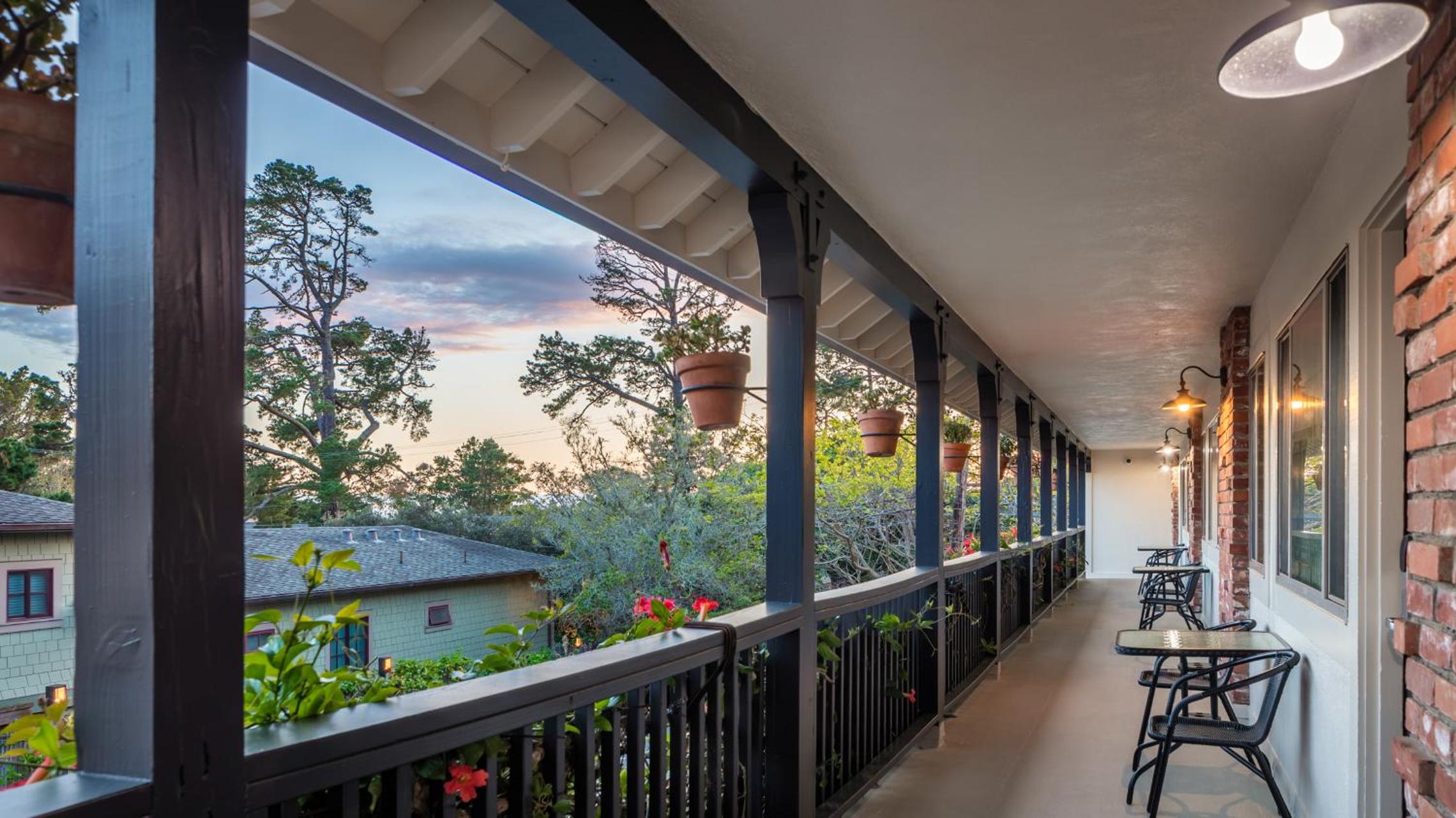 Candle Light Inn - Property Image 19