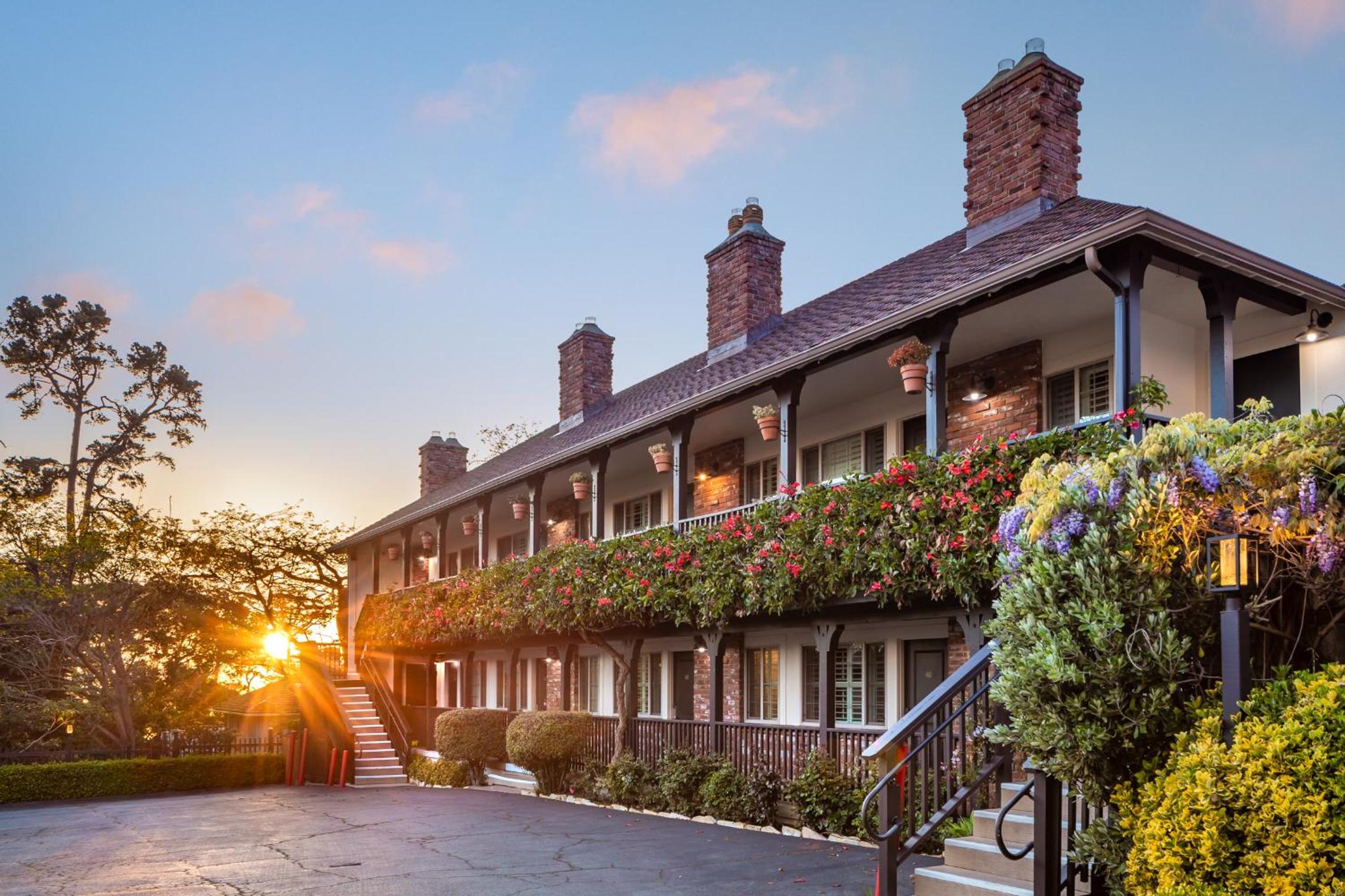 Monterey Vacations - Candle Light Inn - Property Image 1