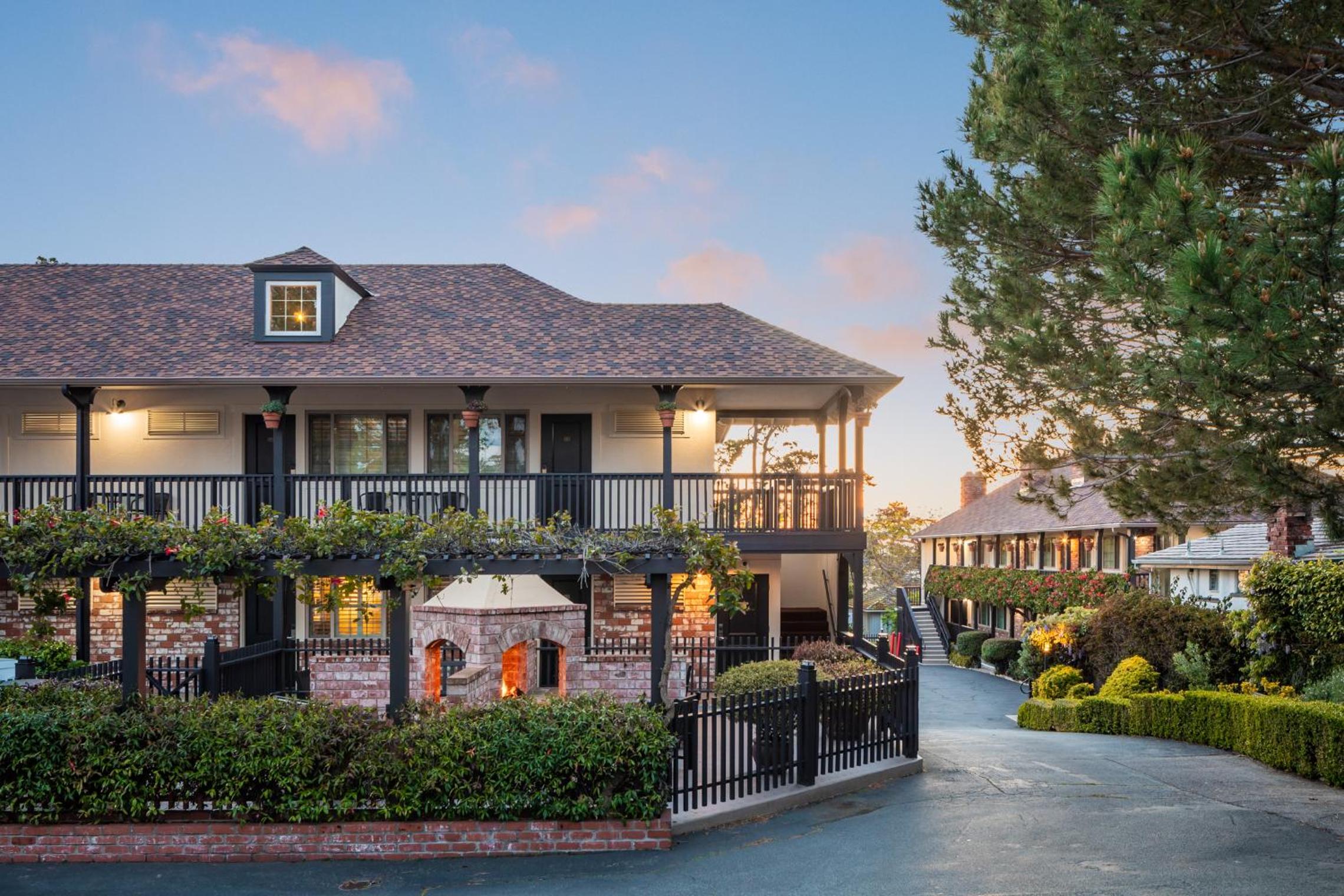 Candle Light Inn - Property Image 21