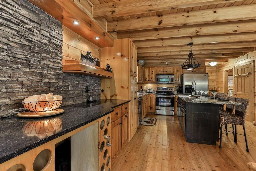 Trout Tales Riverfront Lodge- DeckedOUT, Hot tub, Game Room, Firepit, Decks Galore, Pet Friendly